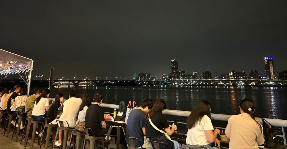 台北夜繽紛-大稻埕碼頭與迪化街 食玩hea任君選擇