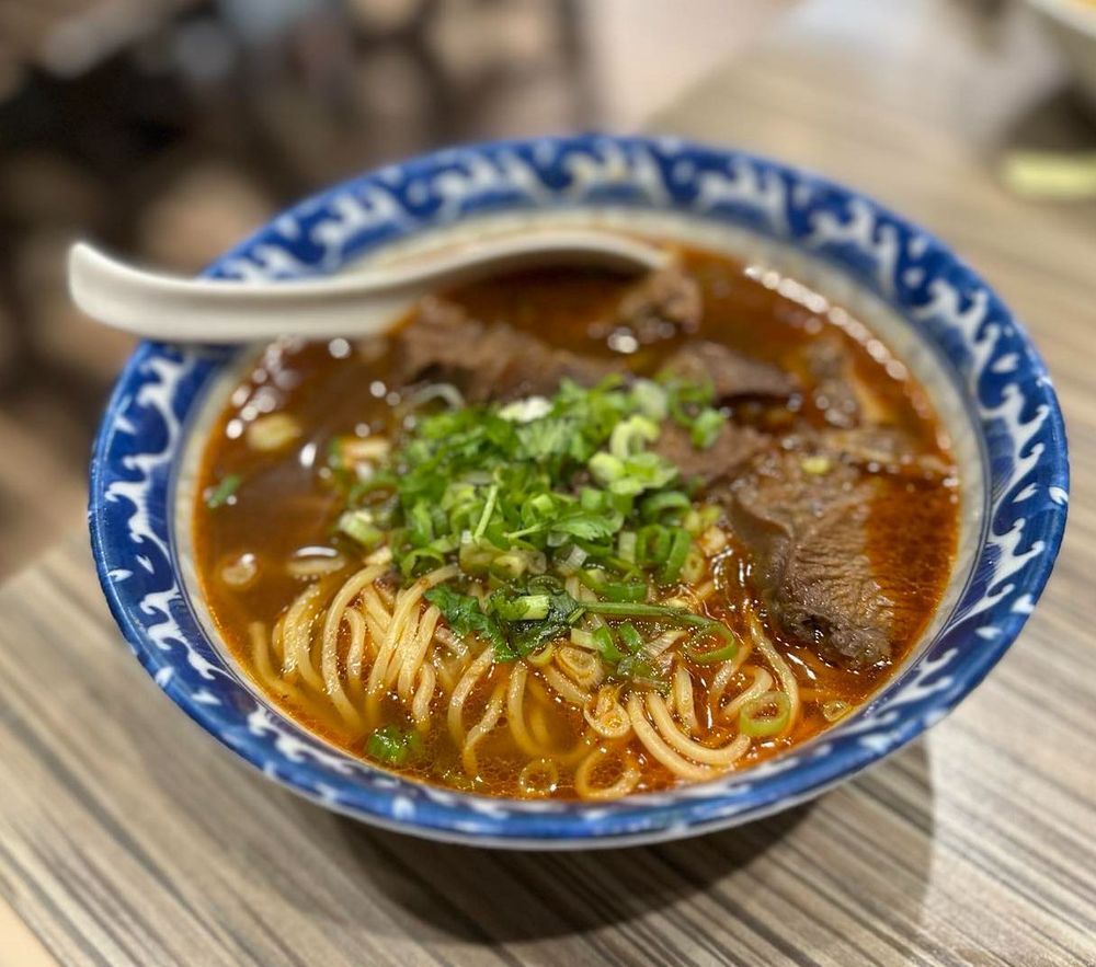 台北美食︳人氣牛肉麵《牛肉麵．雞湯》 平價版鼎泰豐《五草車中華食館》