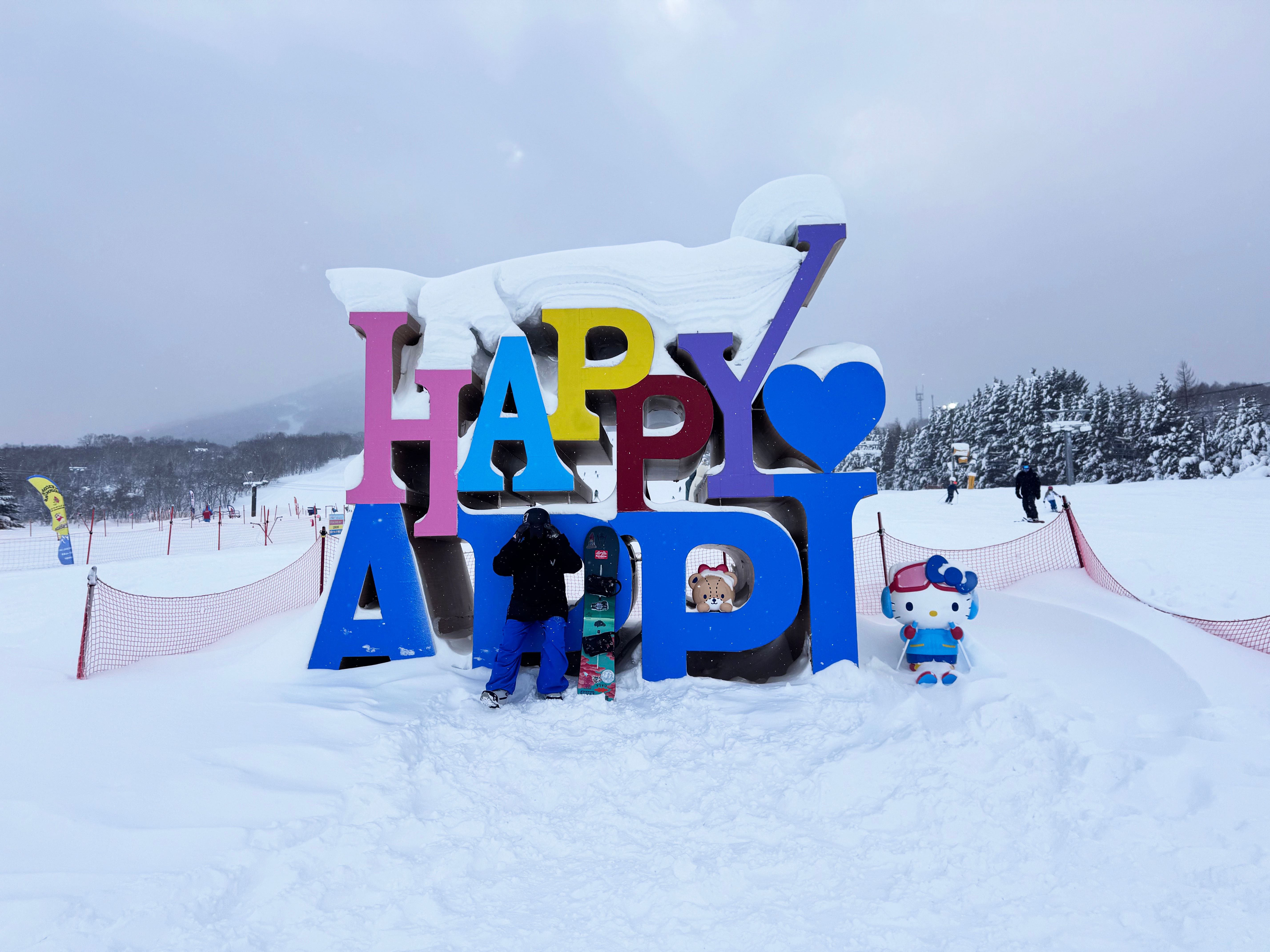 01 安比高原必到的打咭位,今年更與hello kitty聯乘.jpeg