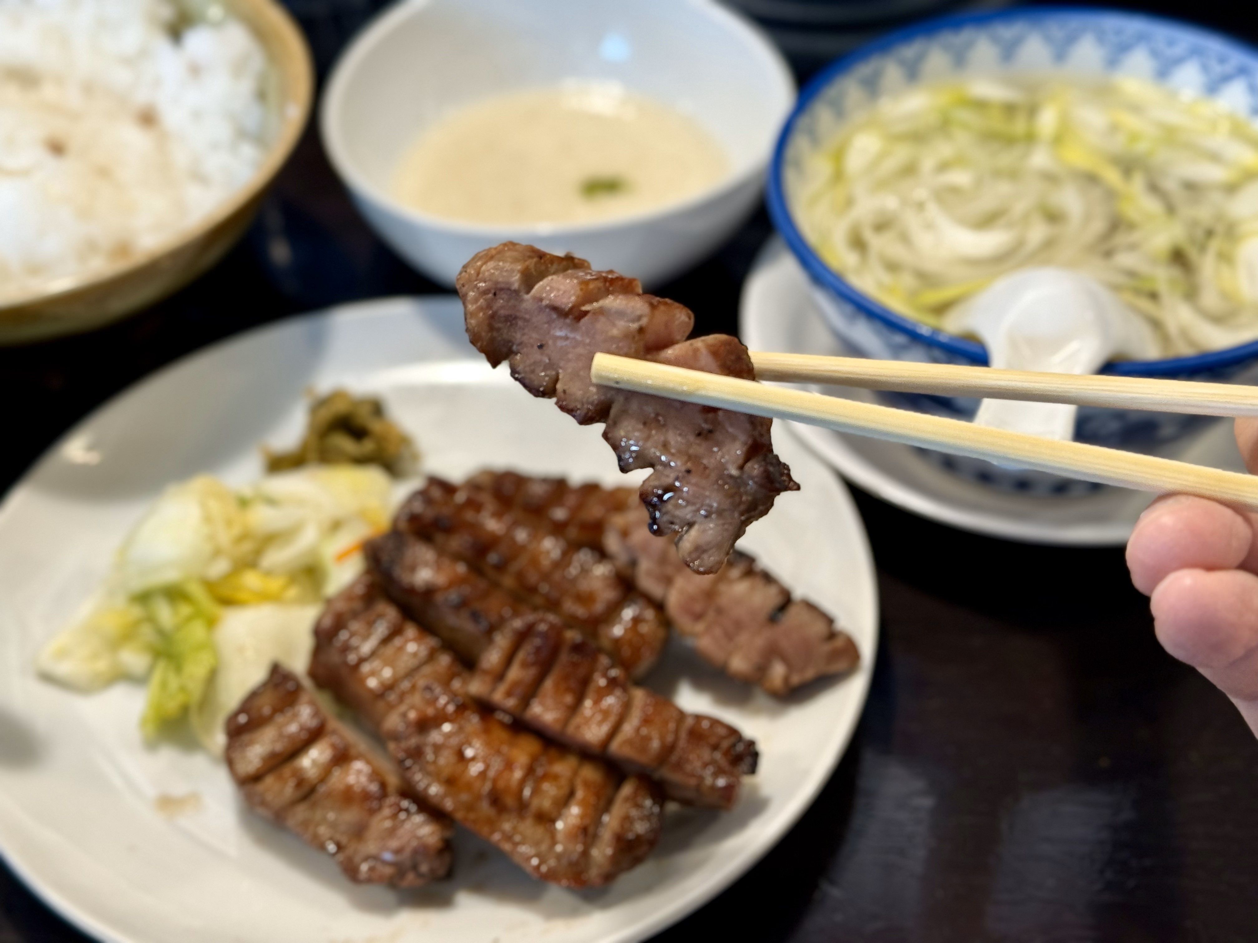 03「善治郎」的「上撰極厚 真中たん定食」——牛舌芯套餐，牛舌芯厚肉多汁爽脆.jpg