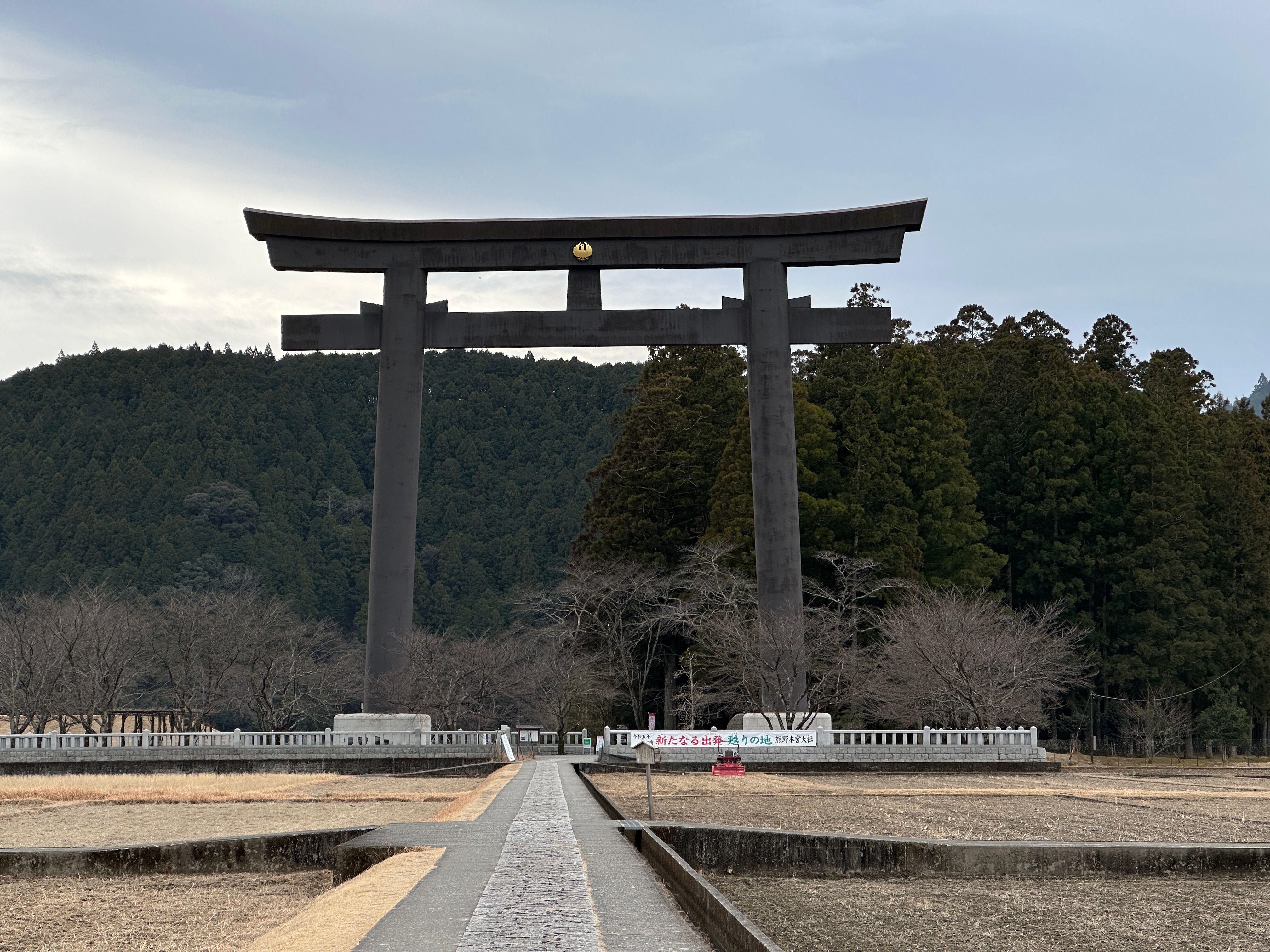 04_IMG_7326大齋原是日本最大型的鳥居，高 34 米，闊 42 米。.JPG