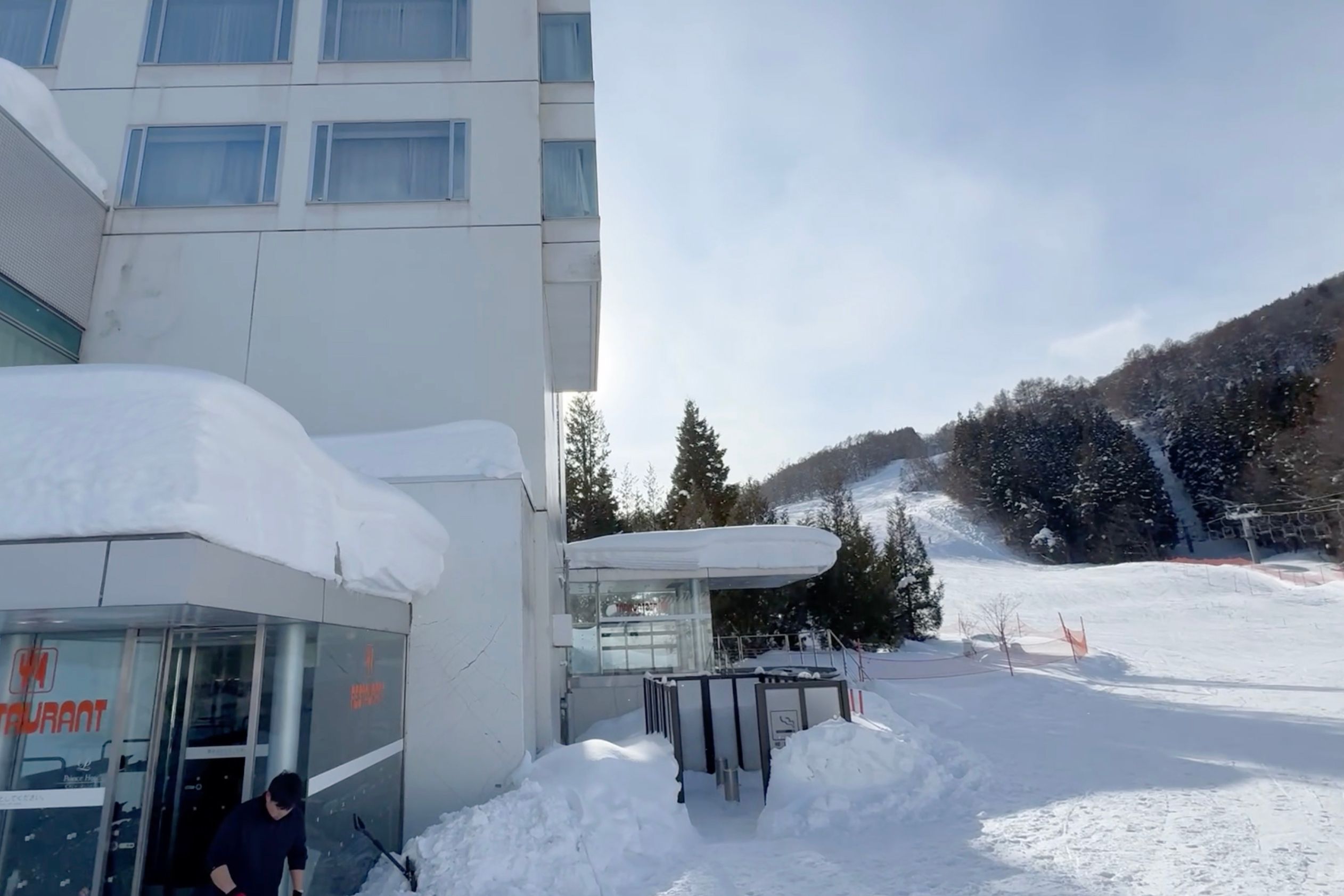 04可以直接從山頂滑到酒店旁邊,實現真正嘅ski-in. skin-out.jpg