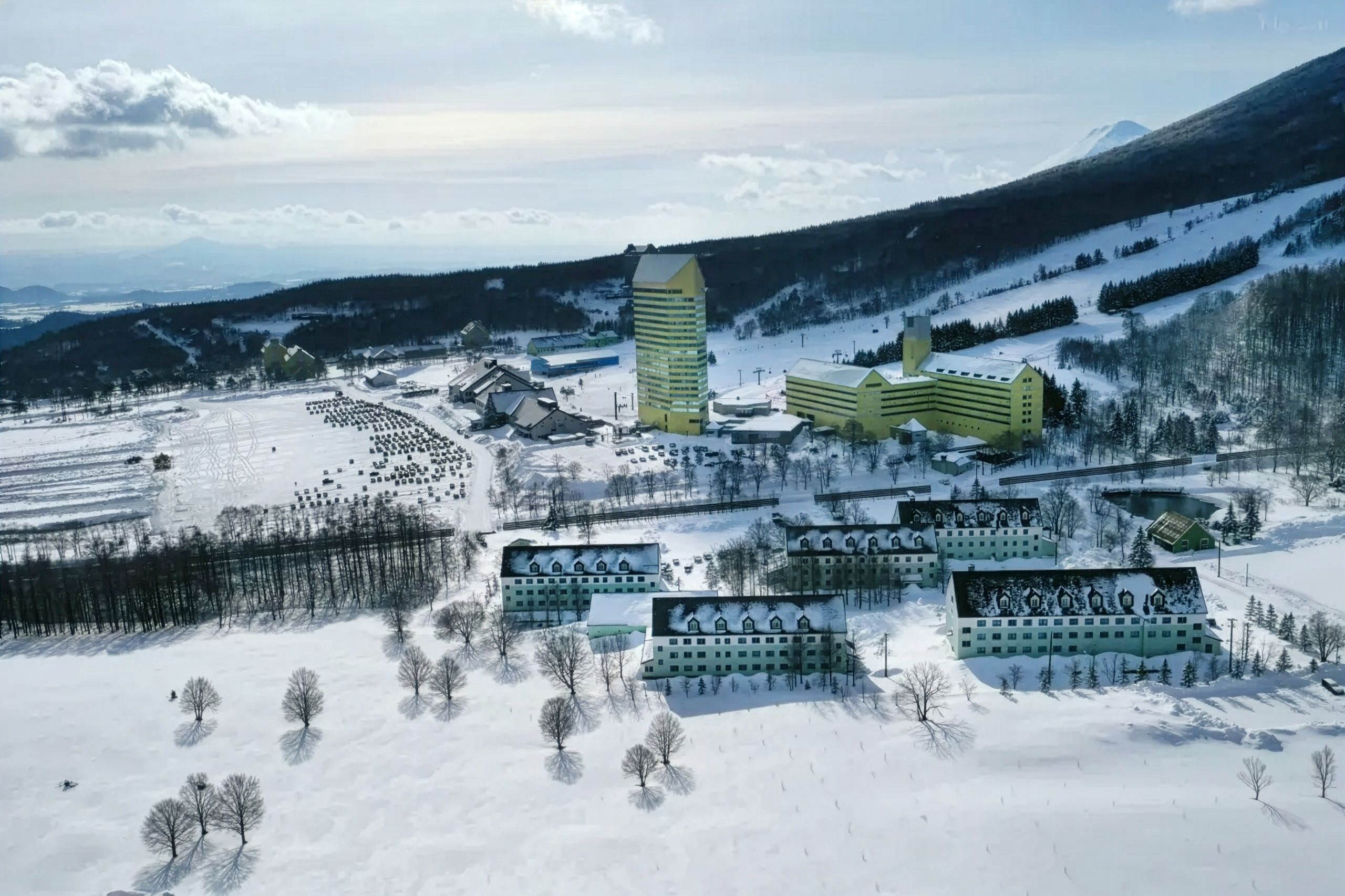 09 有兩間酒店和雪場相連,分別係安比格蘭飯店和全日空皇冠假日度假酒店.jpg