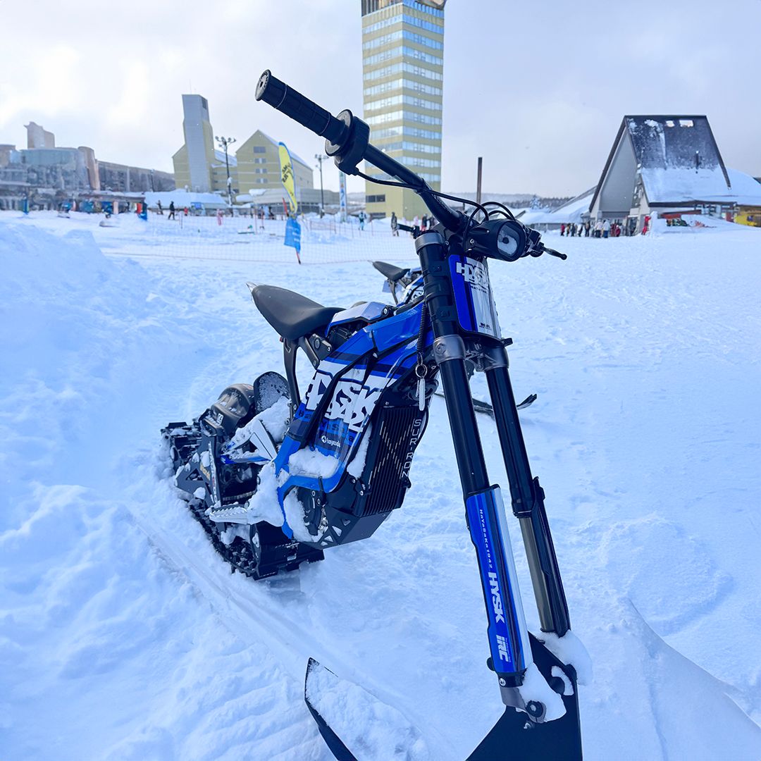 10 安比最近引入電動雪地電單車,車身細小容易操控.jpg