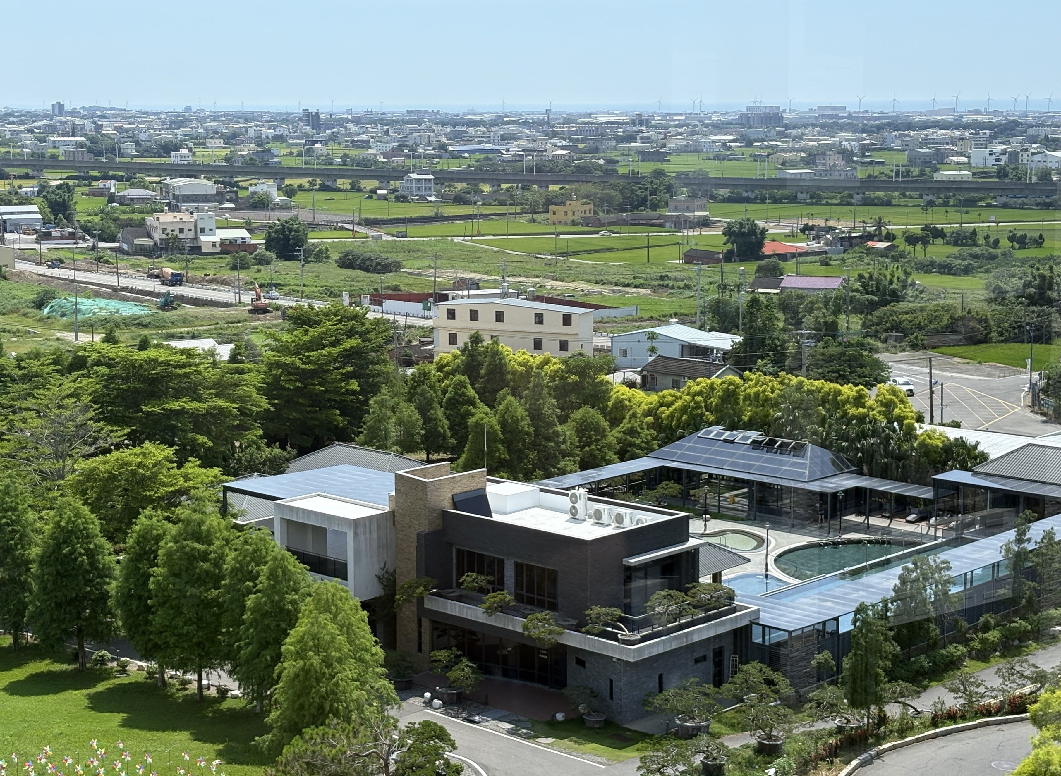 11.享沐時光莊園獨立露天風呂及戶外游泳池園區。.JPG