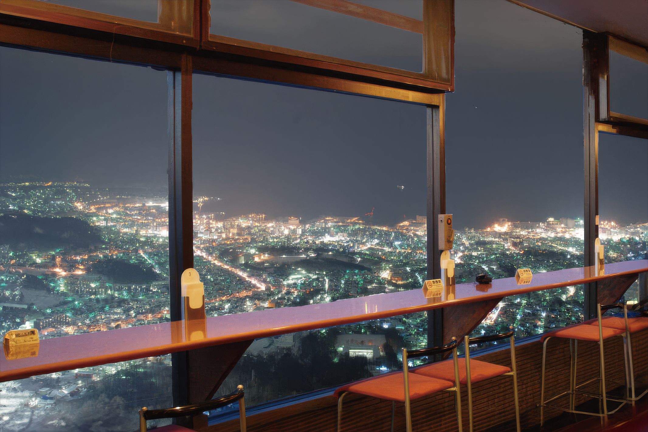 12係山頂餐廳邊用餐邊欣賞夜景,咁就唔怕外面風雪(來源: 天狗山官網).jpg