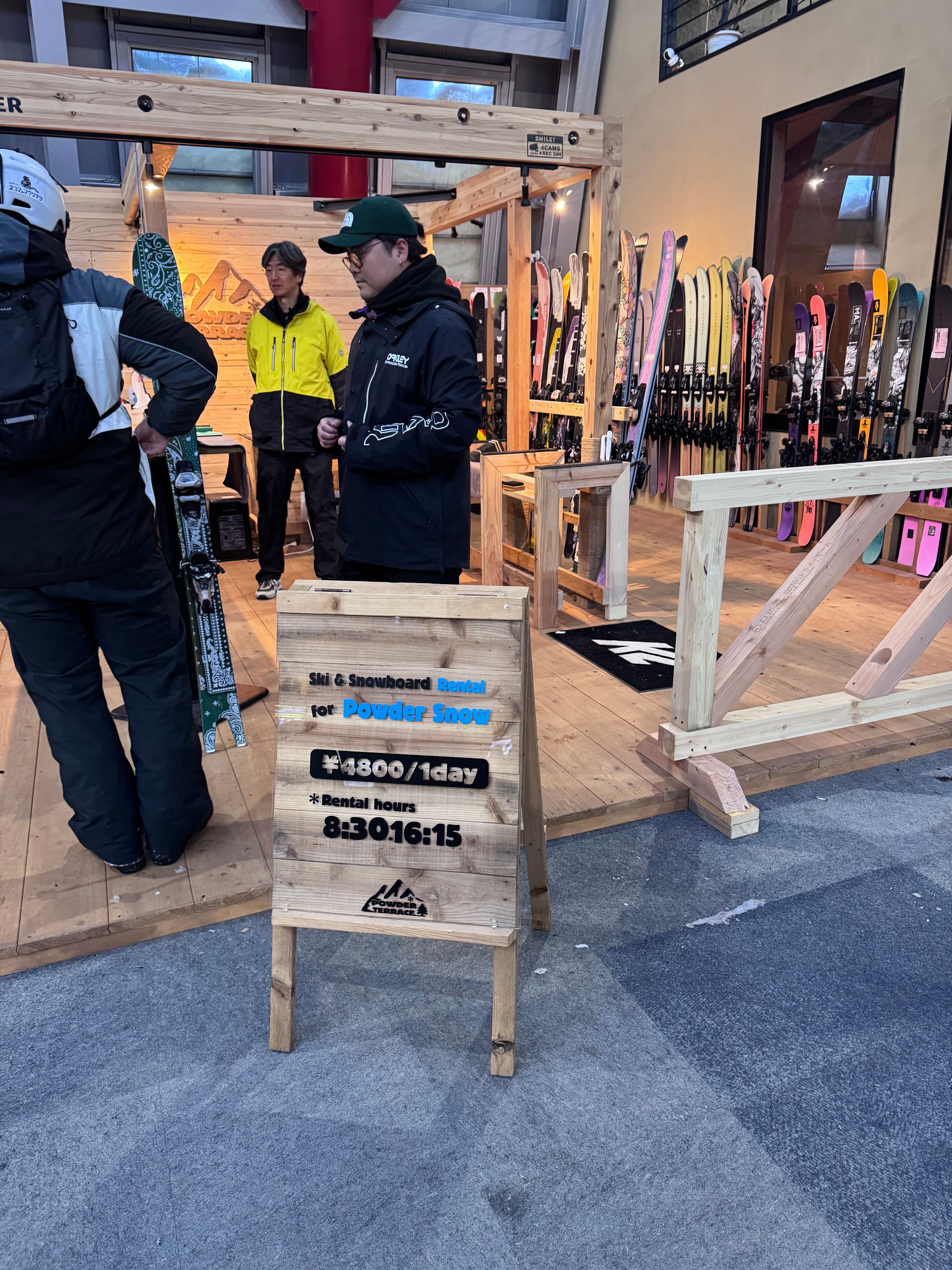 17「Powder Terrace」是專租粉雪板，4800日元一天，只需加1000日元便可隨意任換.jpg
