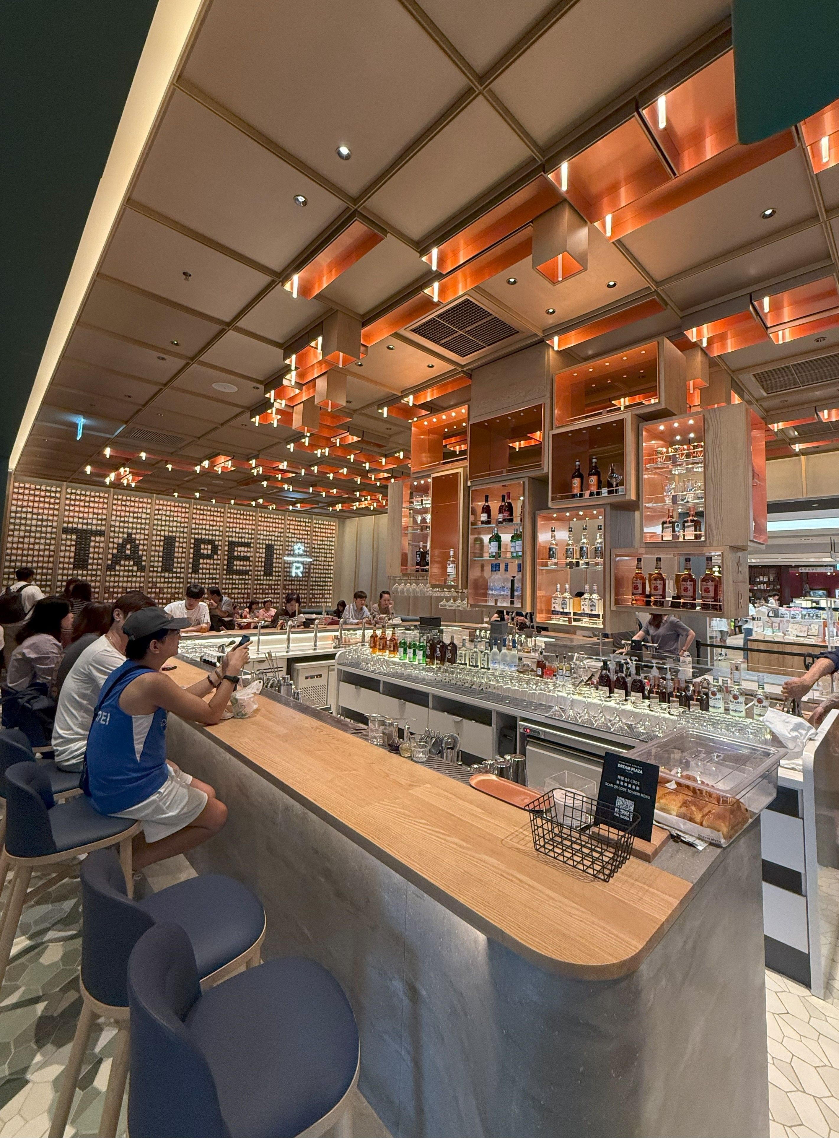 全台最大Starbucks Reserve進駐Dream Plaza + 全球首家「博客來」實體書店- Fly GBA