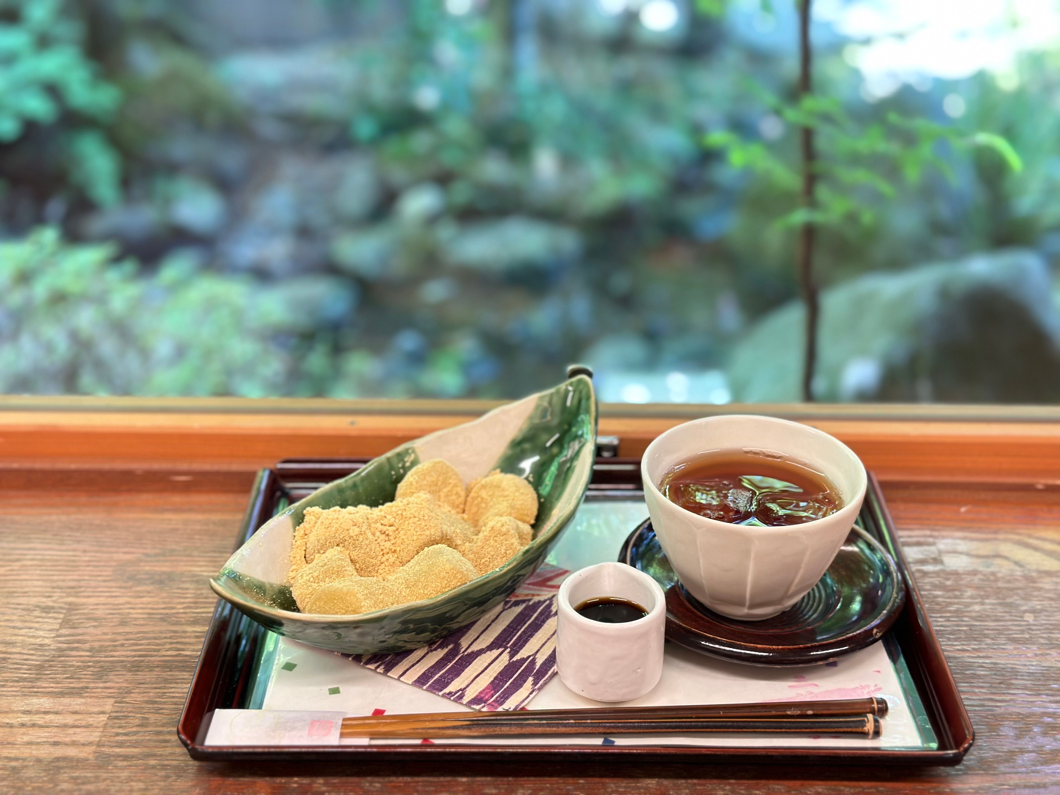 20「仲町　三芳家」的蕨餅配焙茶，簡單又清雅的味道.jpg