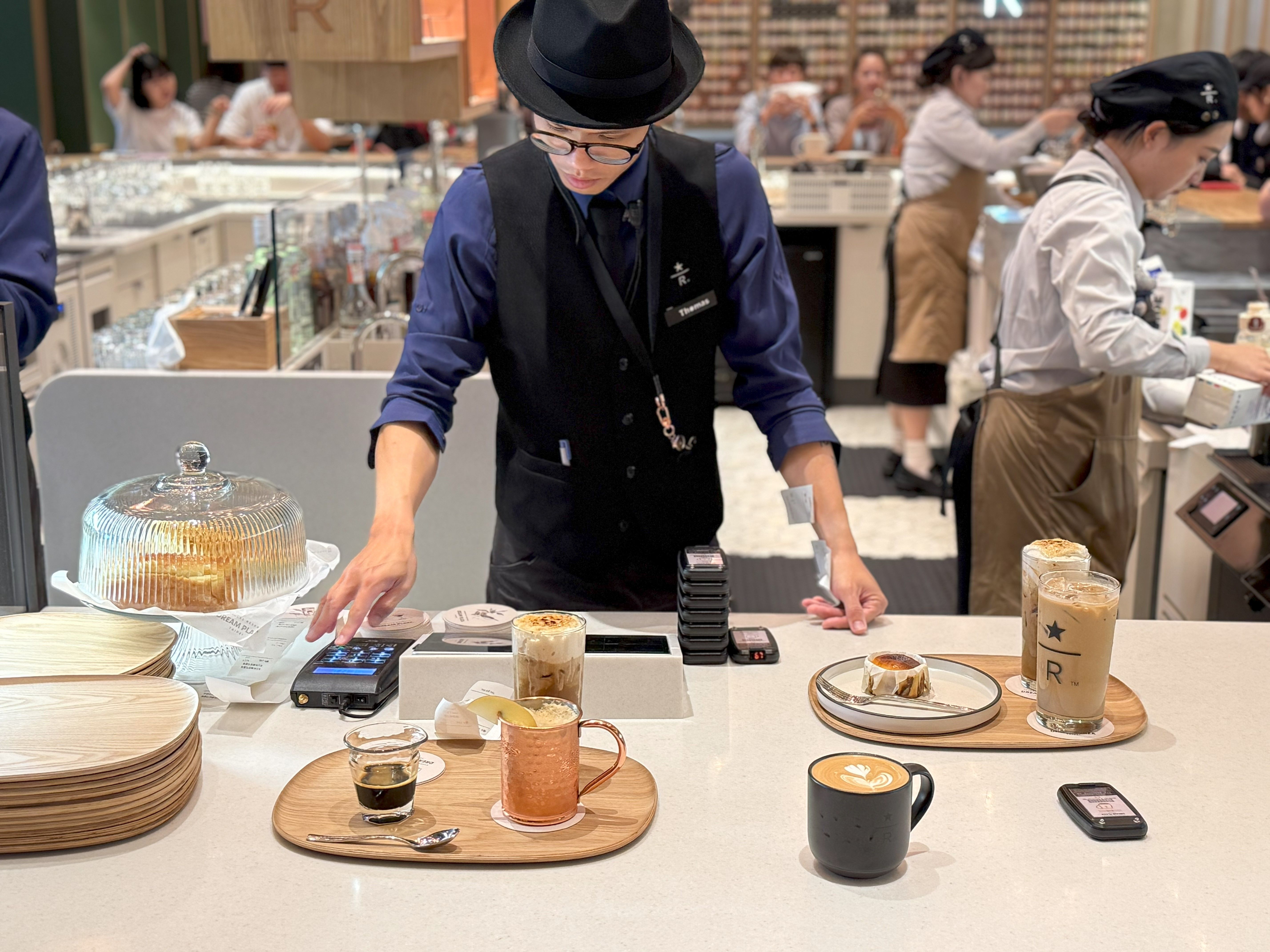 全台最大Starbucks Reserve进驻Dream Plaza + 全球首家「博客来」实体书店- Fly GBA