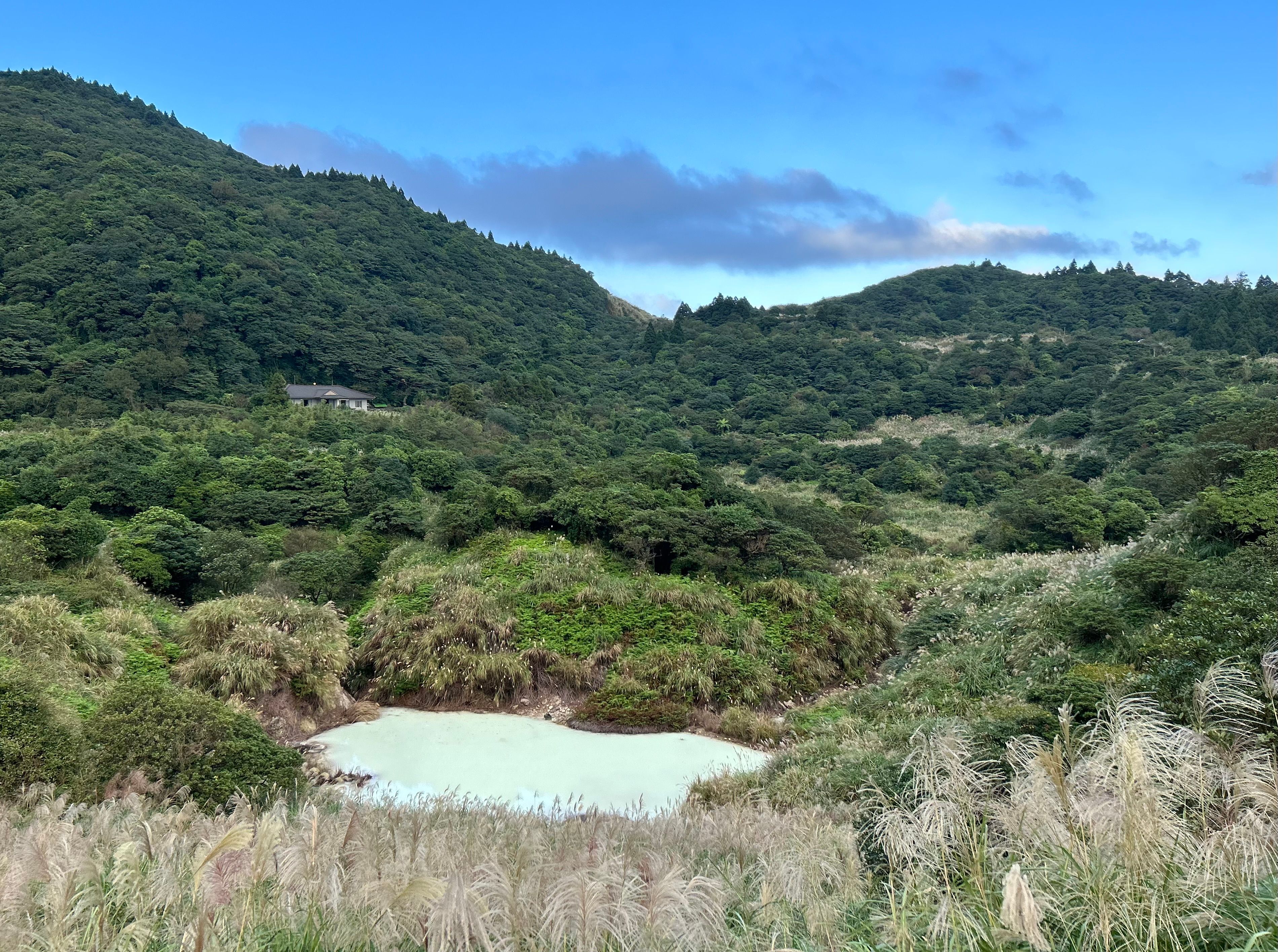 3 牛奶湖的湖水呈乳白色，就像香純牛奶。.jpg