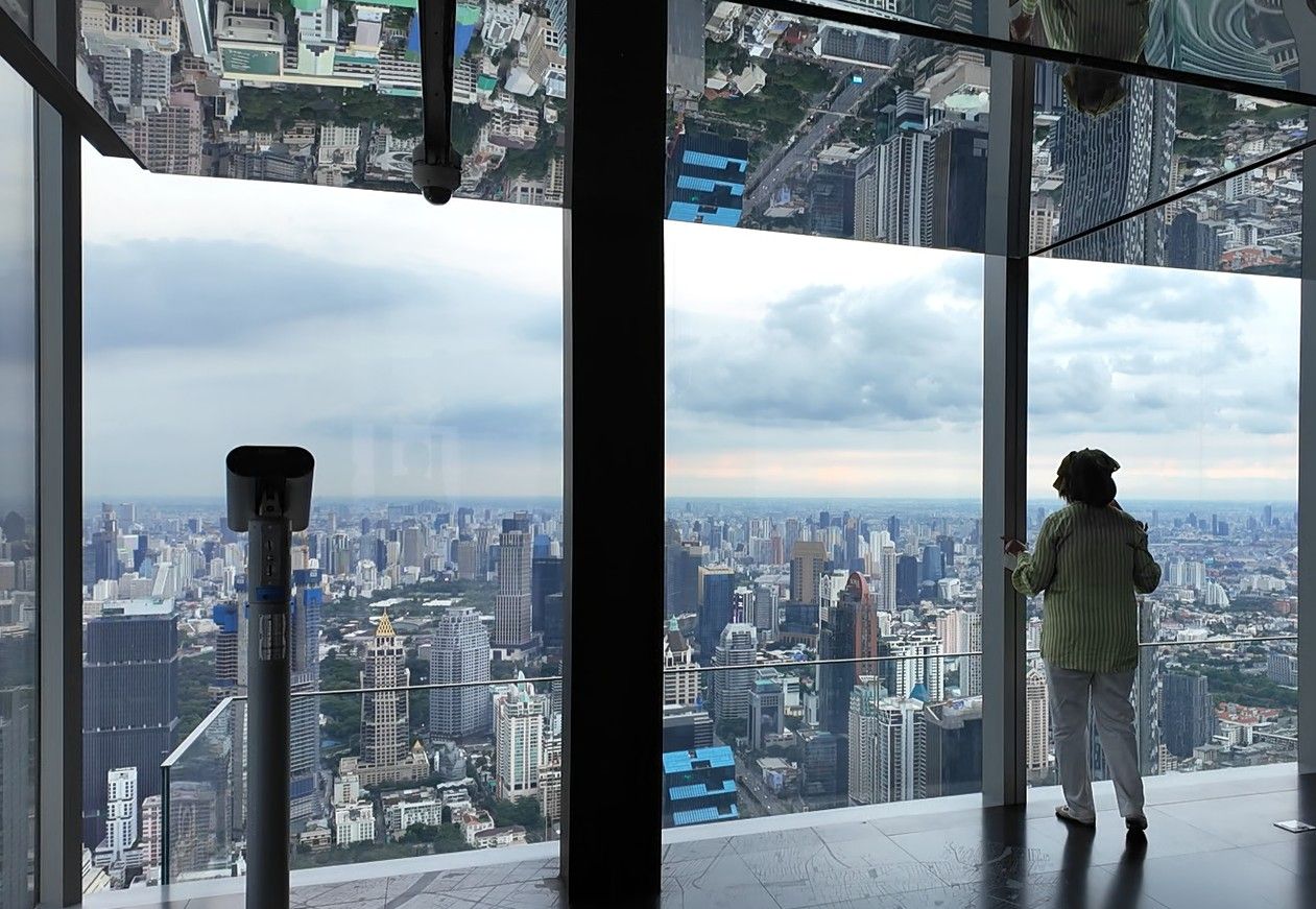 74樓室內觀景台1.jpg