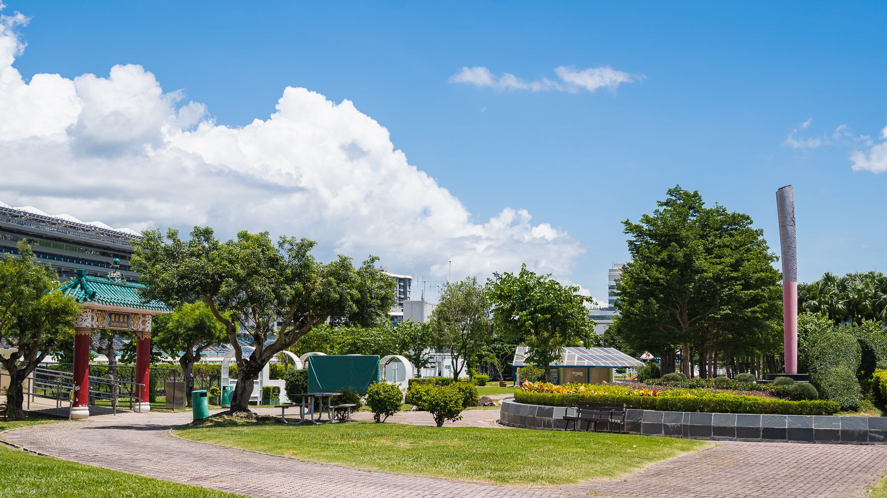佔地約8公頃的彭福公園位於沙田馬場中央。.jpg