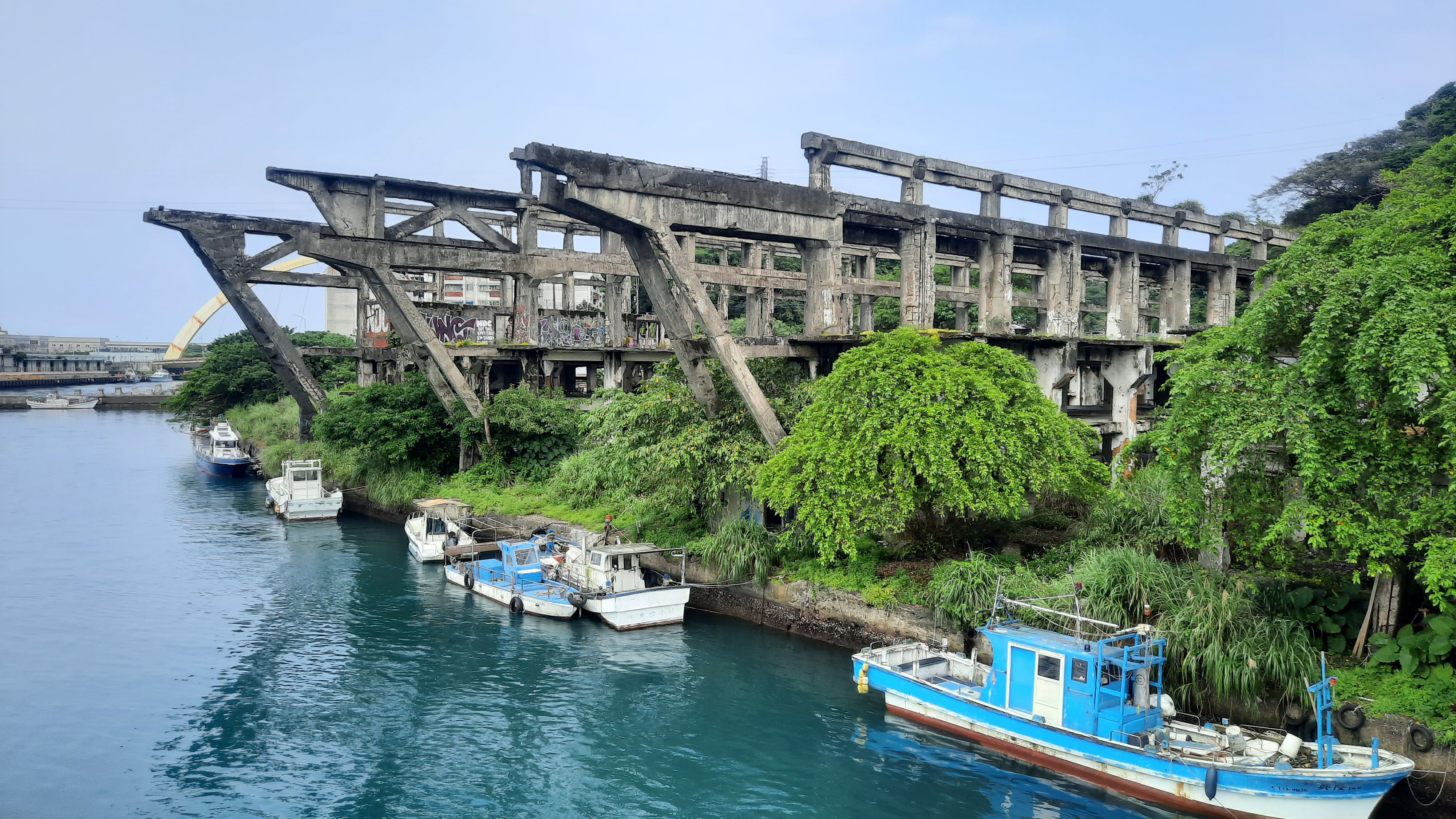 圖說9：阿根納造船廠裸露的鋼筋水泥。.jpg