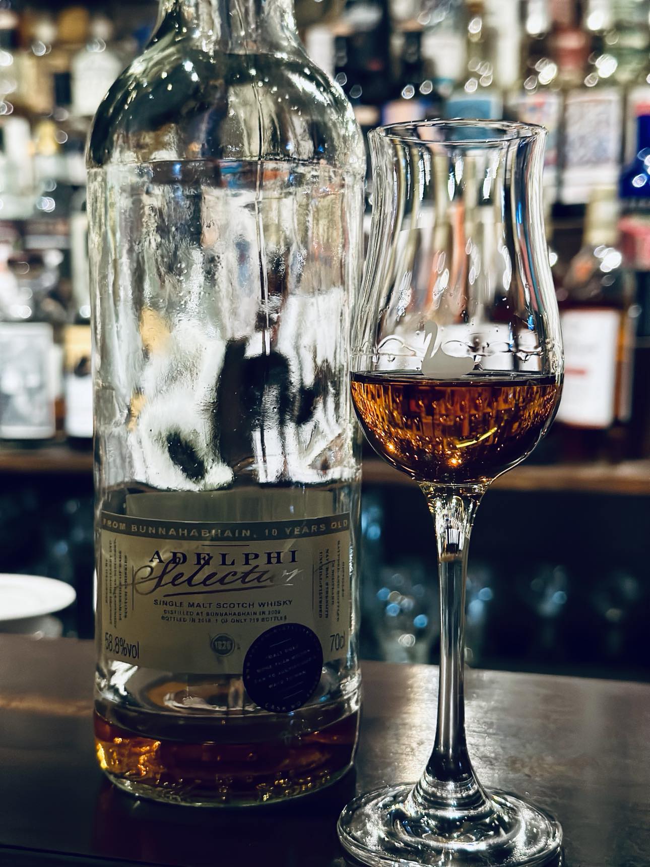 BUNNAHABHAIN  10年酒色琥珀。.jpg