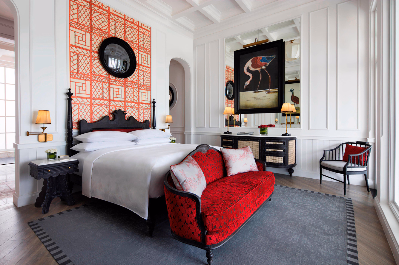 DeluxeEmeraldBayViewGuestRoom-JWMarriott.avif