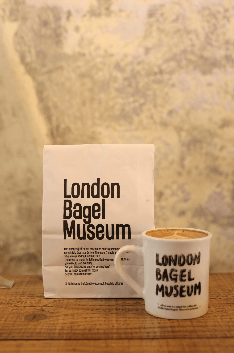 London Bagel Museum 有分「堂食」、「外賣」2 條隊，如果排了外賣隊就無法堂食，但堂食的食客即可以隨時買外賣！.png