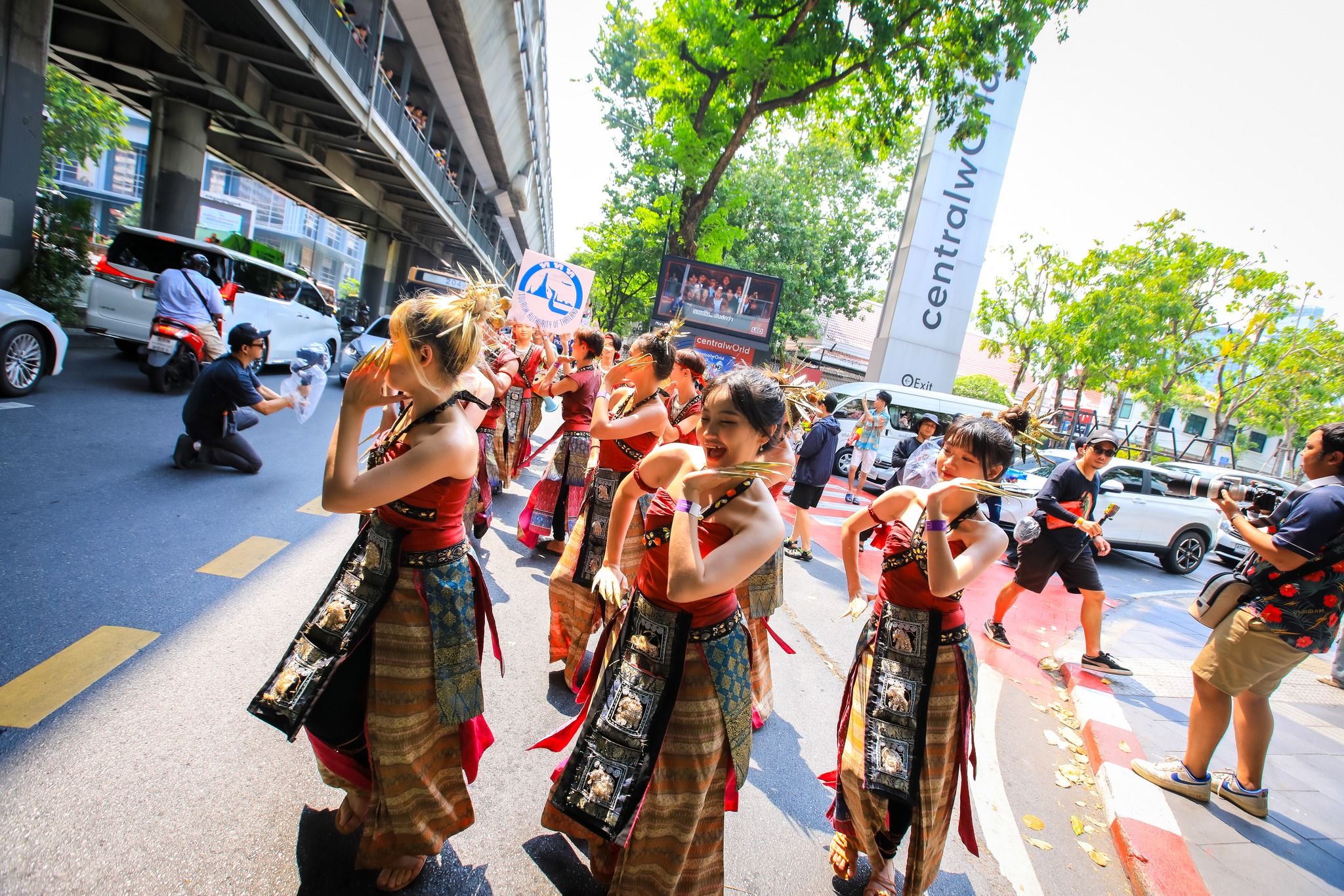 Parade 002.jpg