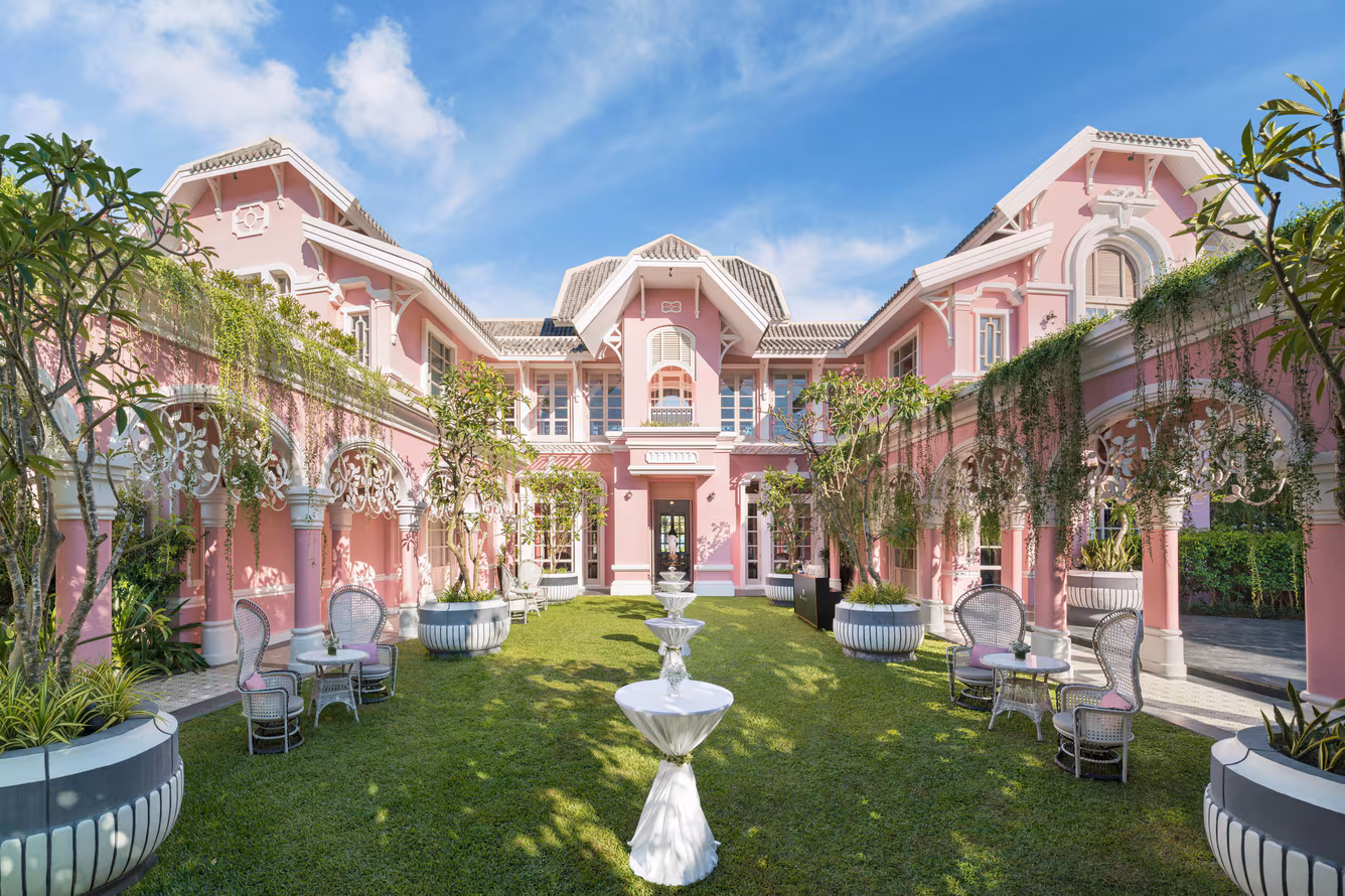 PinkPearlRestaurant-pqcjw-outdoor-4447-hor-clsc.avif