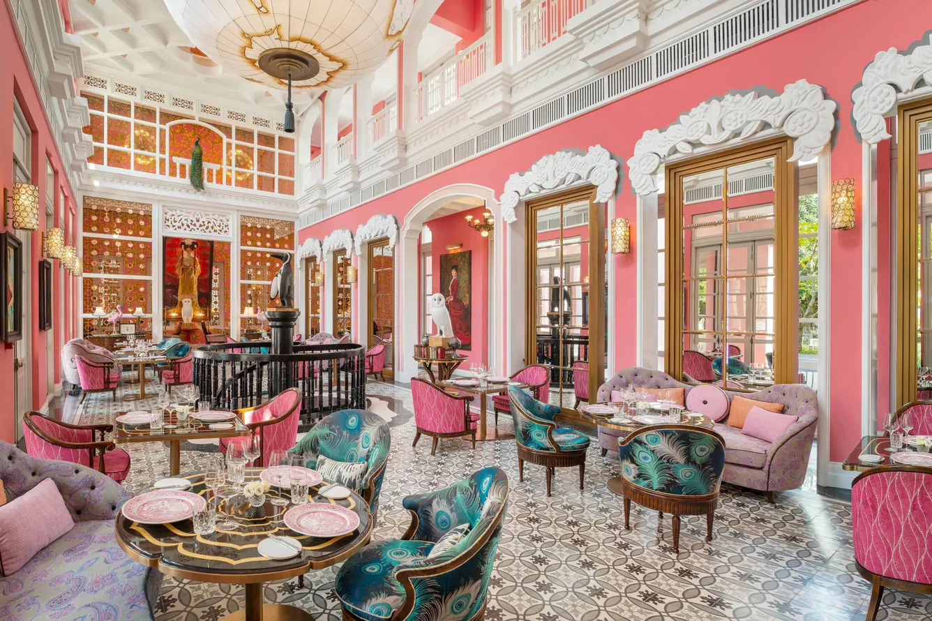 PinkPearlRestaurant-pqcjw-restaurant-4448-hor-clsc.webp