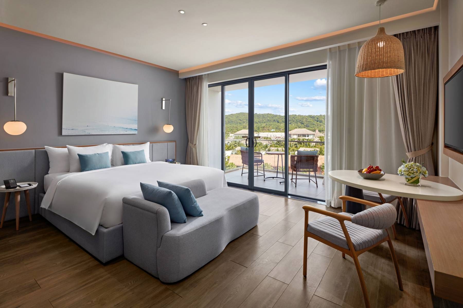 Standard-Room-with-Balcony_PremierResidences.jpg