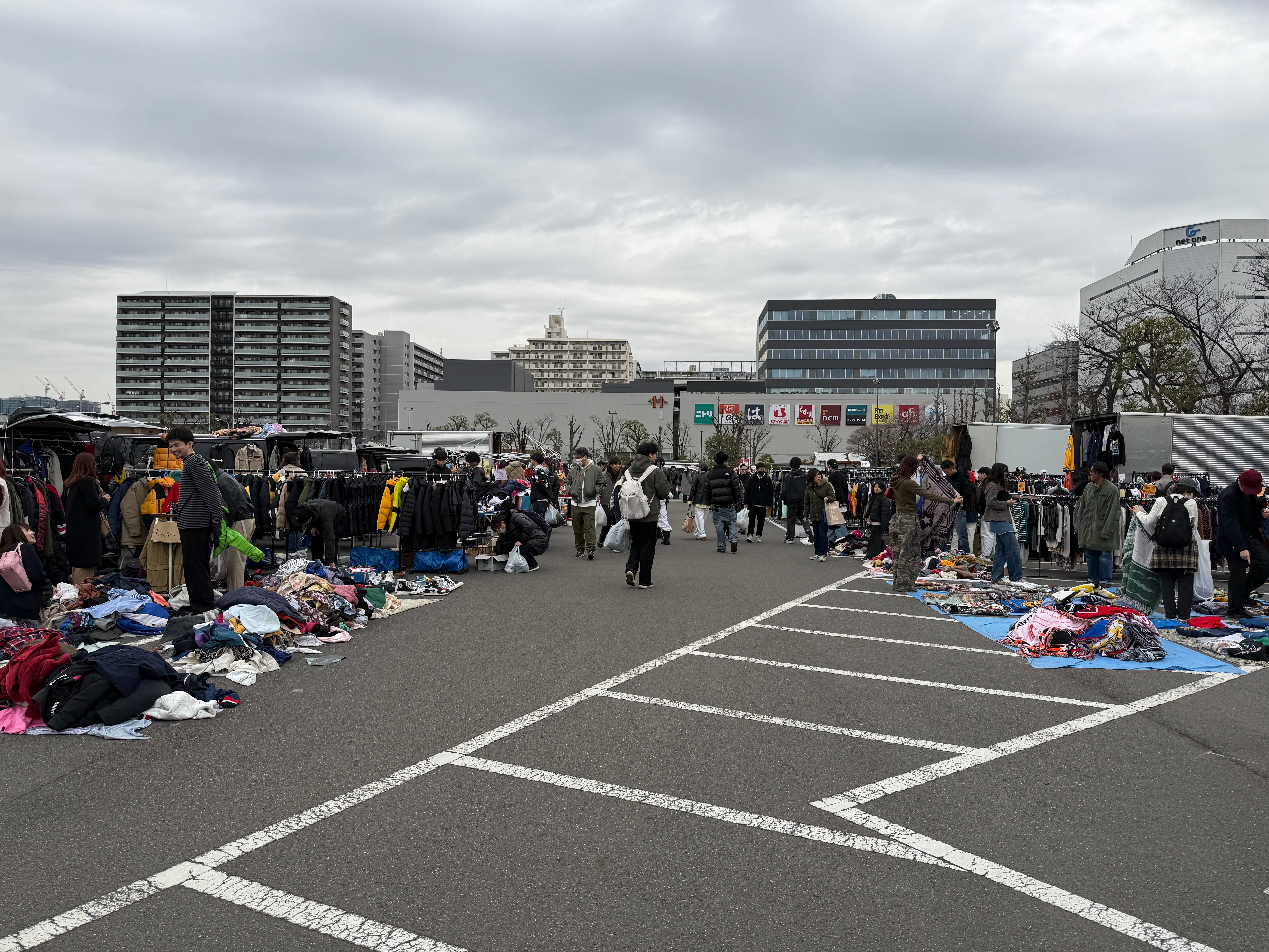 「Tokyo City Flea Market」攤位數量多達約500個.JPG
