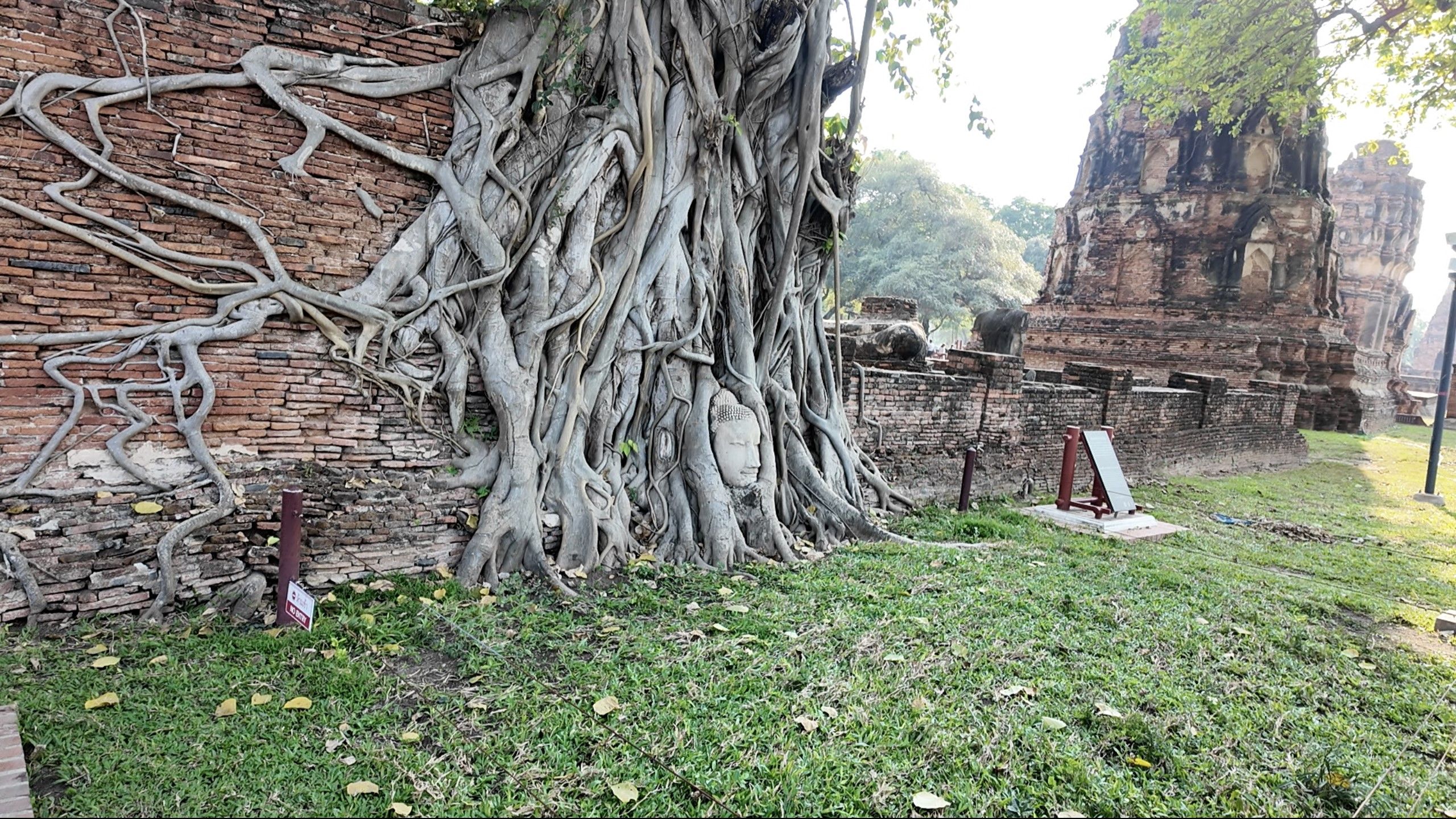 Wat Mahathat 001.jpeg