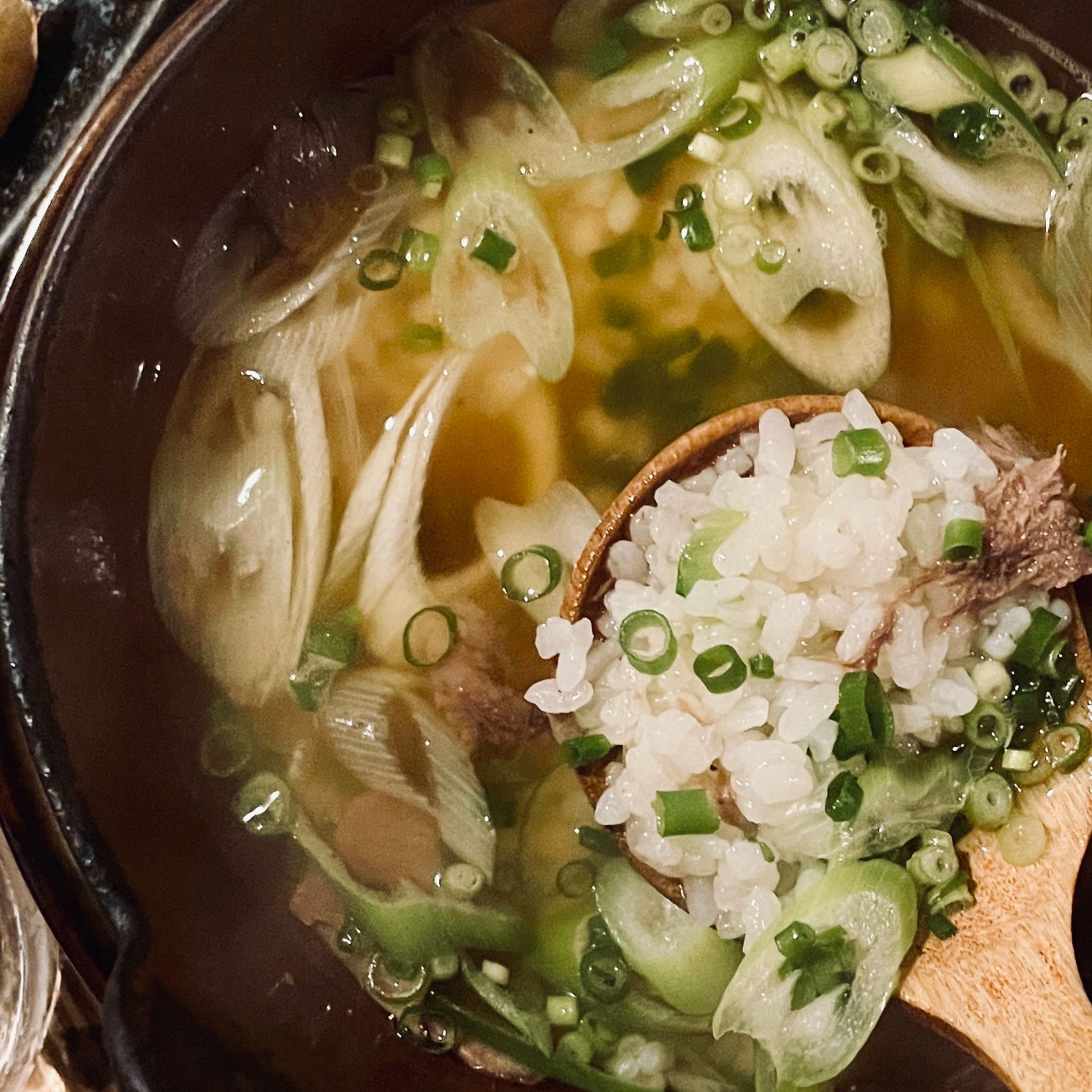 〆（飽肚料理）用的「牛舌雜炊」胡椒味較重，和打冷的「胡椒豬肚湯」有點相似。.JPG