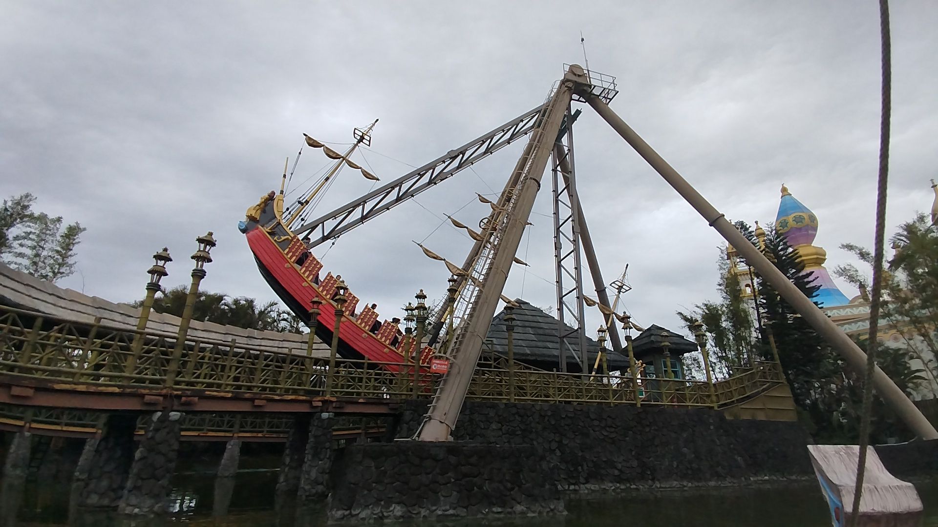 六福村的海盜船很過癮。.jpg
