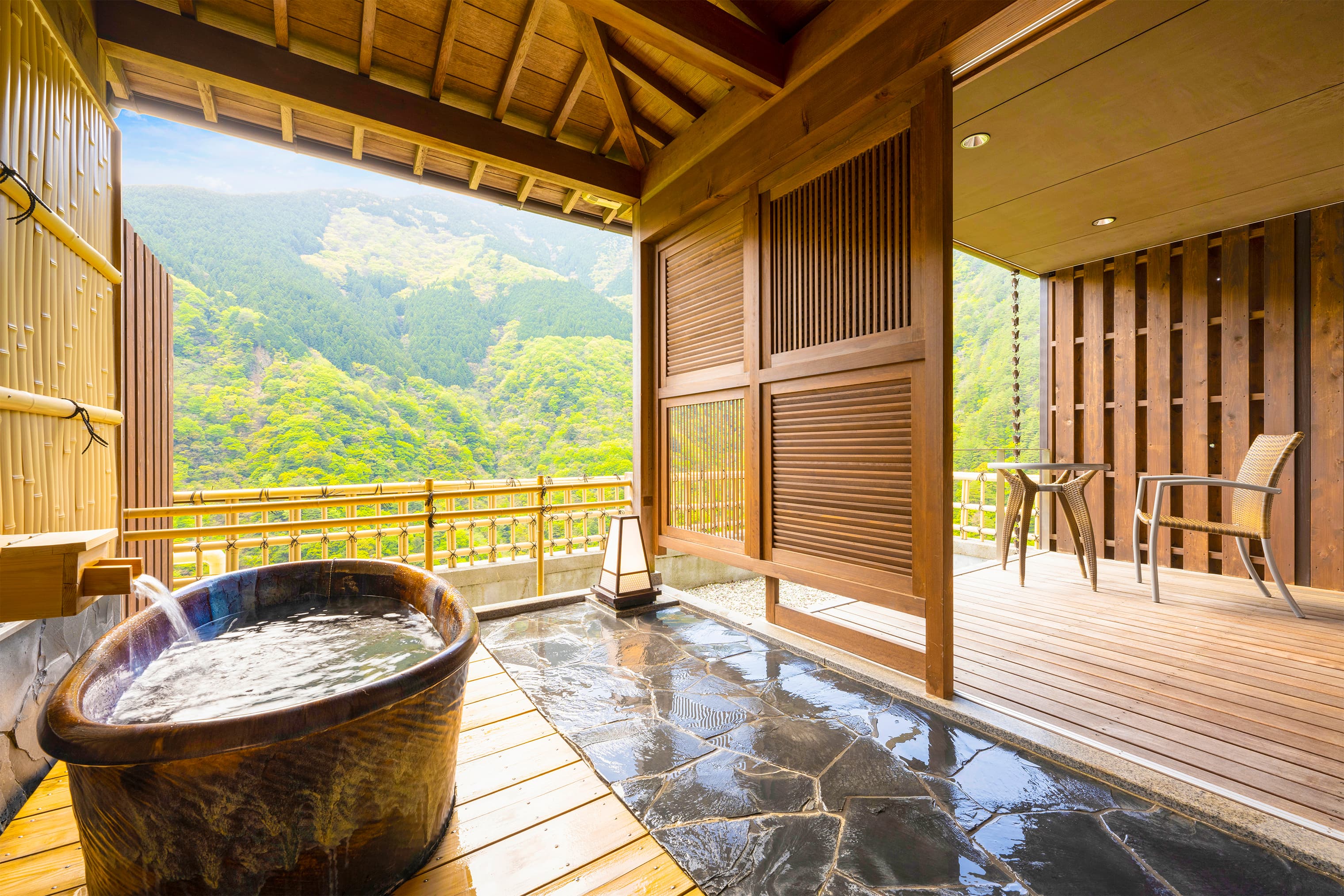 附有露天風呂的「ふたりじめ」客房，可以盡覽祖谷溪的美景。（圖片來源： ホテル祖谷温泉官網）.jpg