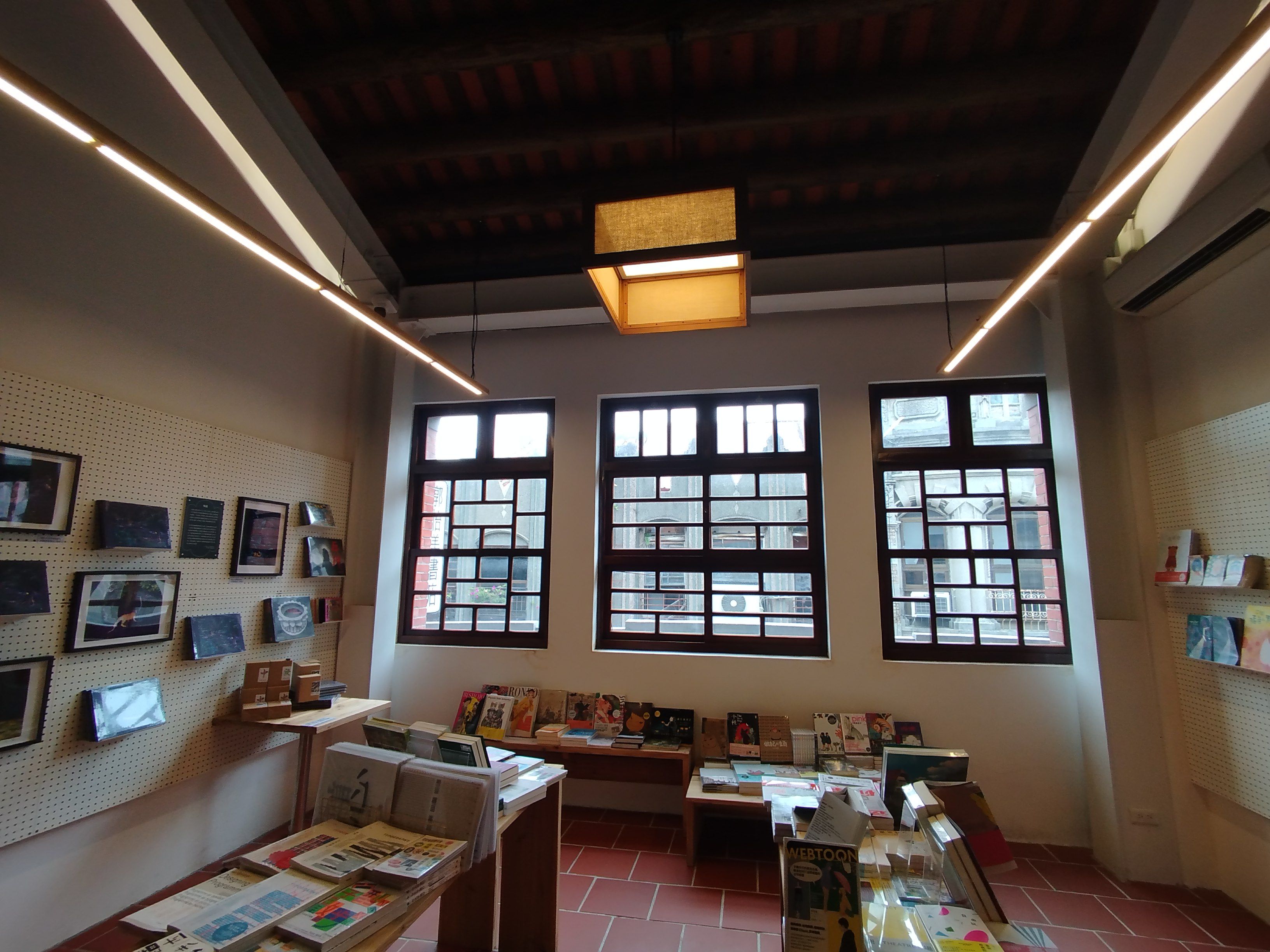 郭怡美書店把台北老建築和當代閱讀生活交匯在一起。.jpg