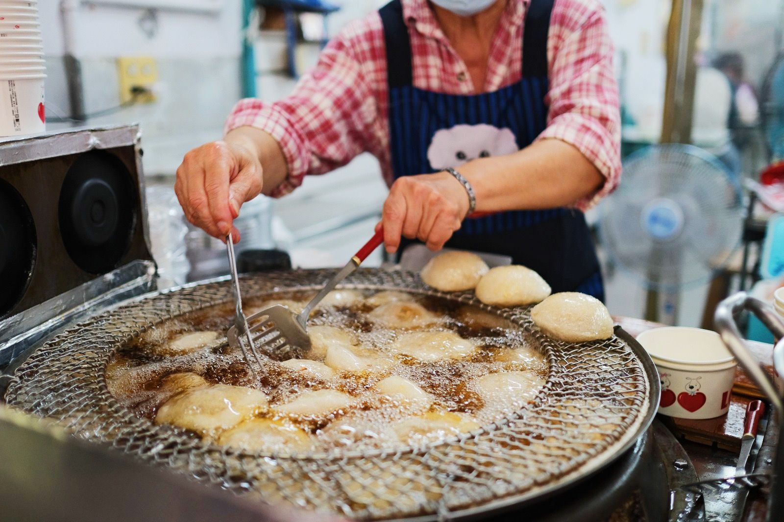 「正阿財彰化肉圓」美味的秘訣是將肉圓先蒸後炸.jpeg