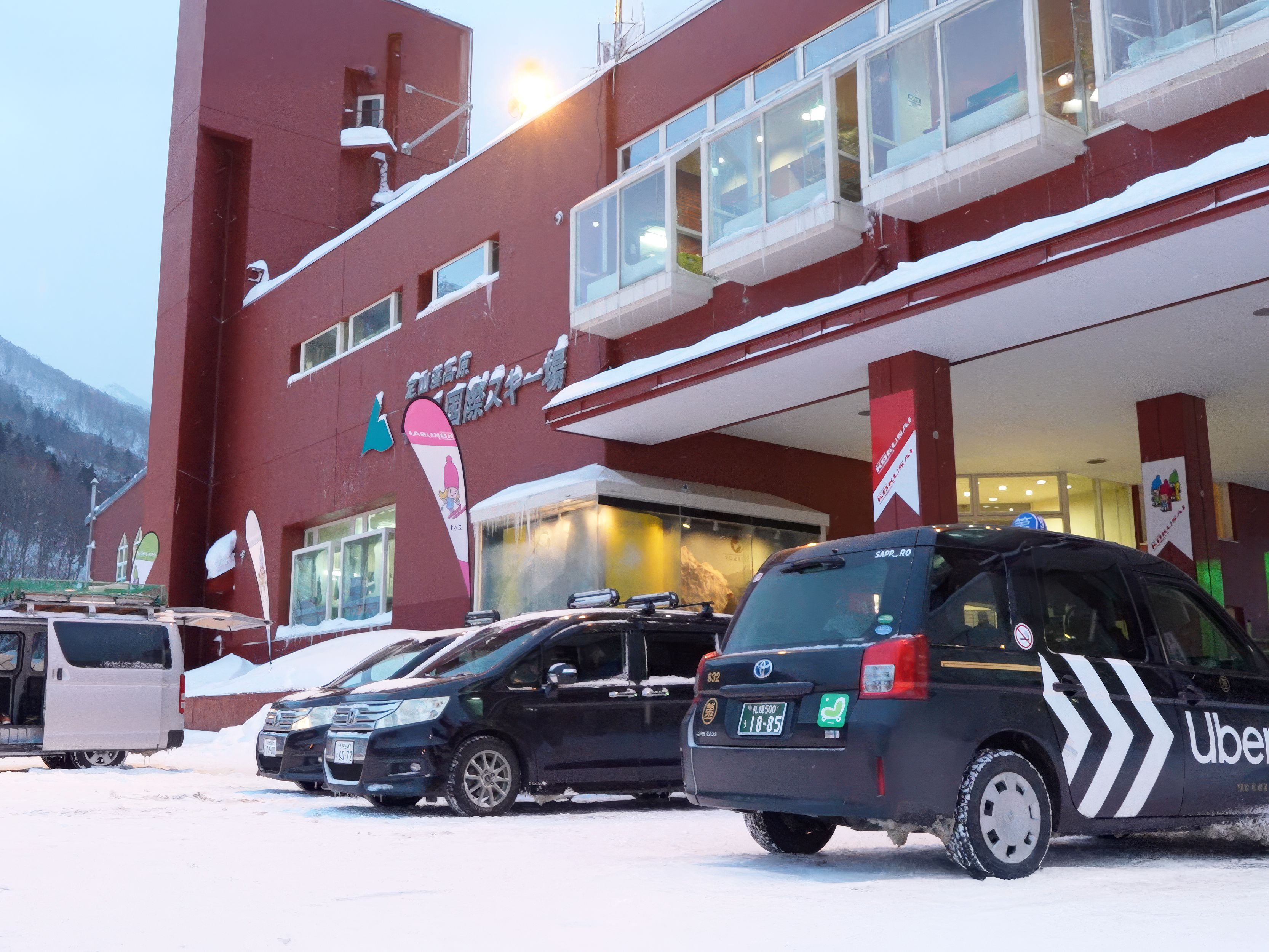 雪場門外有的士等客，去小樽都只需半小時，玩得太攰可以考慮，.jpg