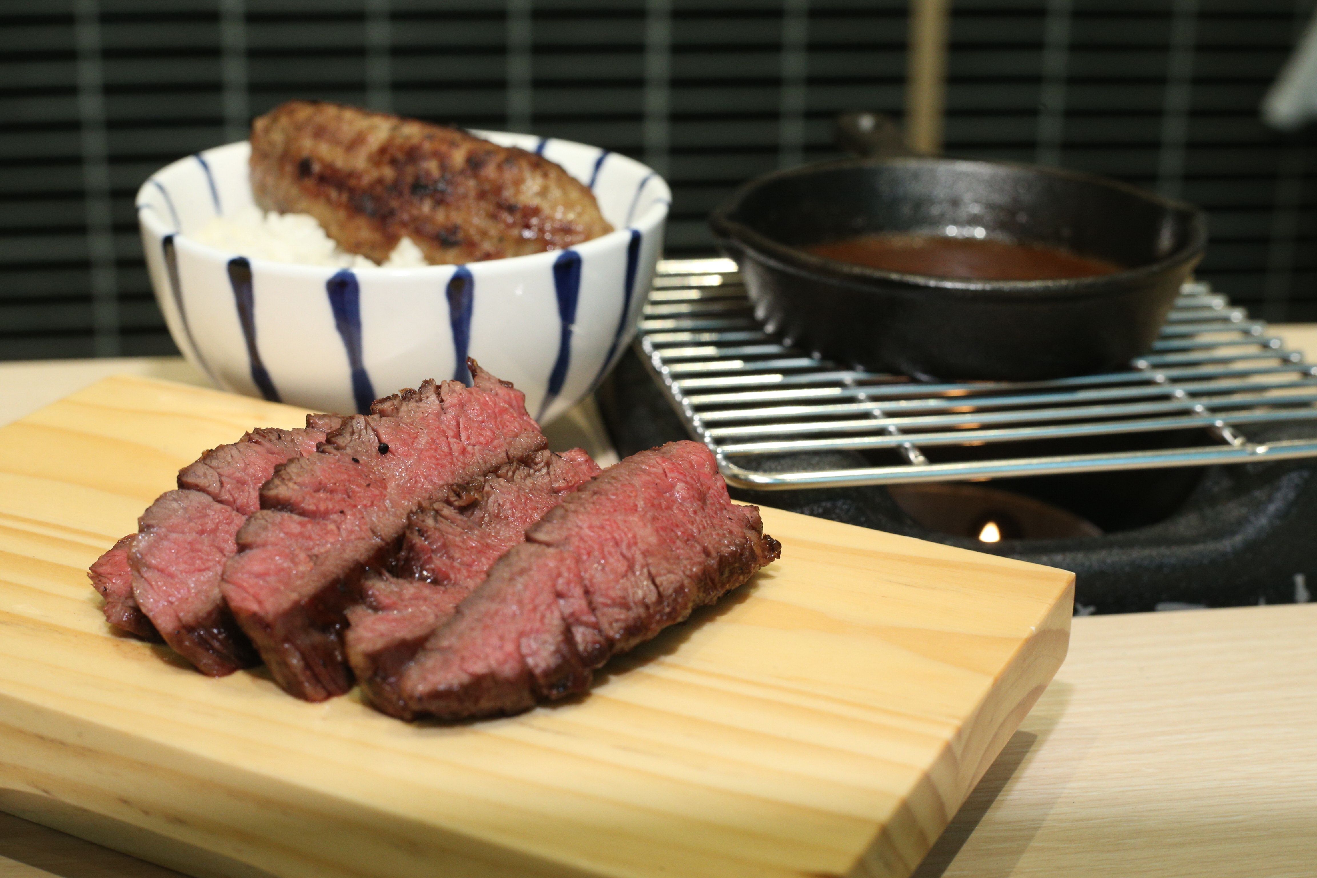 漢堡排嘉的牛舌及牛肉排飯套餐.jpg
