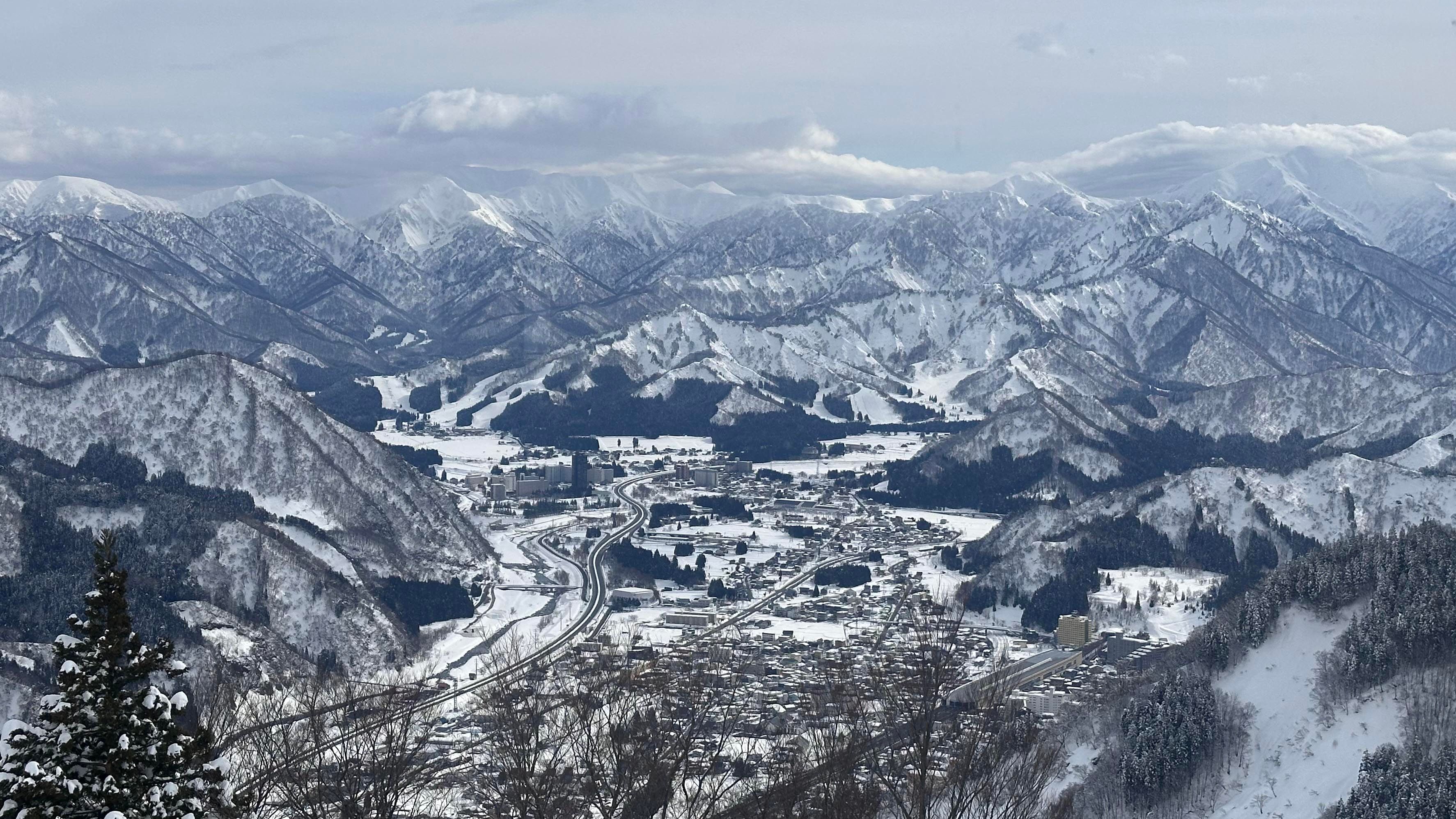 湯沢全景.jpg