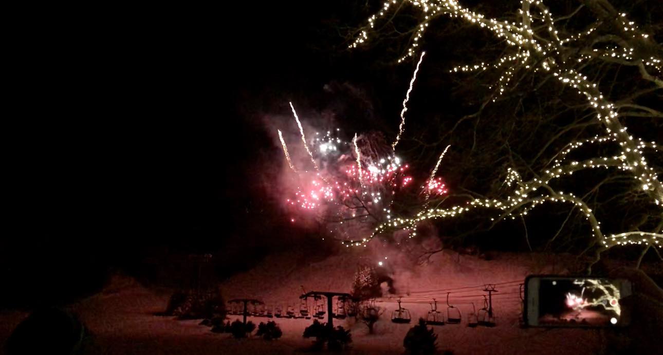 苗場滑雪場夜間煙花活動.jpg