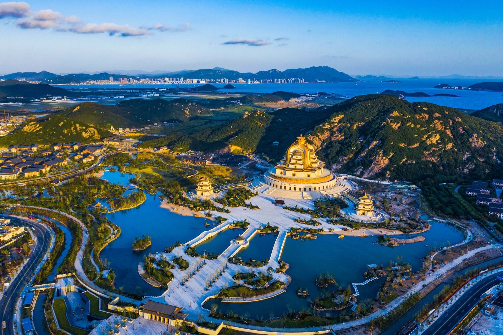 地處海上的普陀山，素有「海天佛國」、「南海聖境」之稱。.jpg