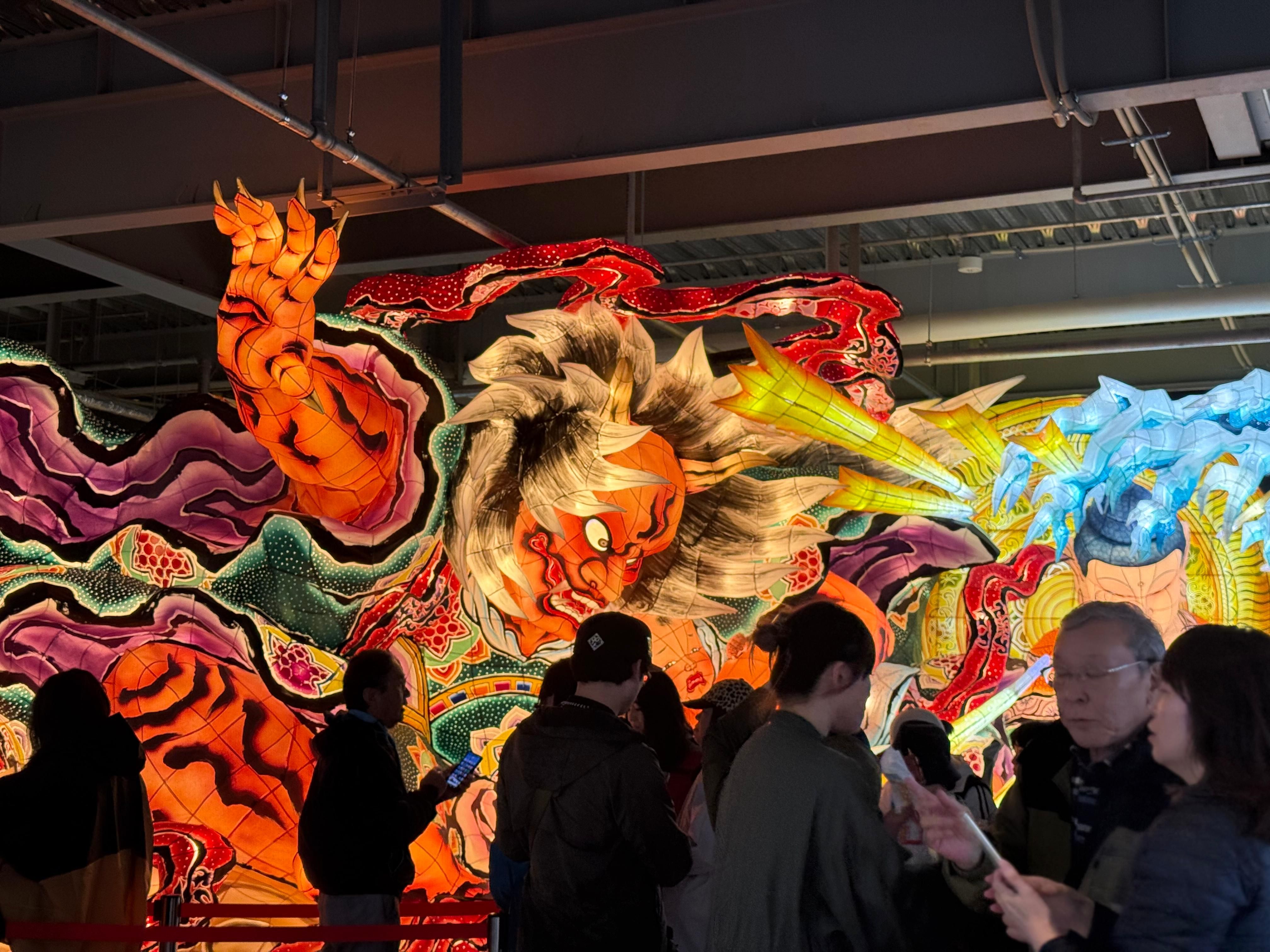 餐廳內擺放了「青森睡魔祭」的燈籠。.jpg
