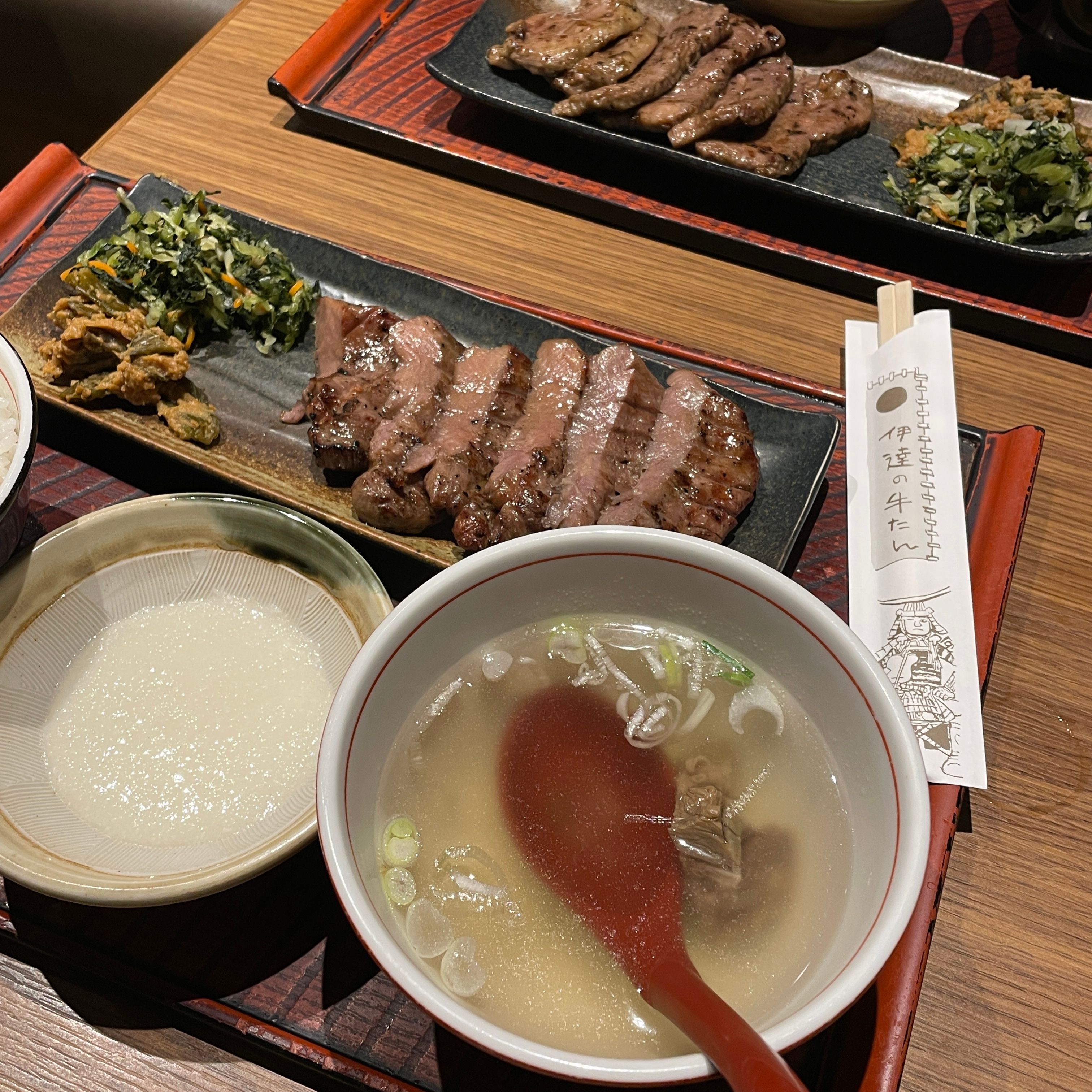 牛舌定食份量足，食完超滿足。.JPG