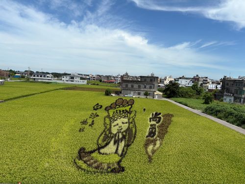 3.站在觀景台俯瞰活靈活現的媽祖。.JPG