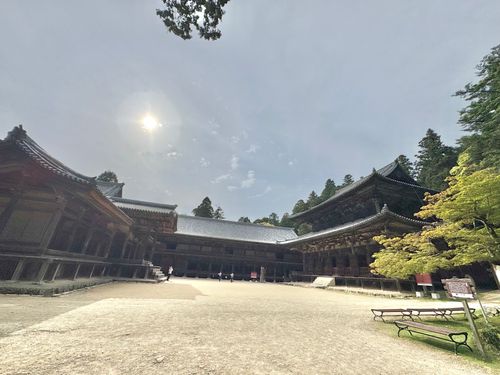 大講堂與食堂及常行堂，呈「U」字形排列，組成「三堂」。當中食堂成為《最後武士》的取景地。.jpg