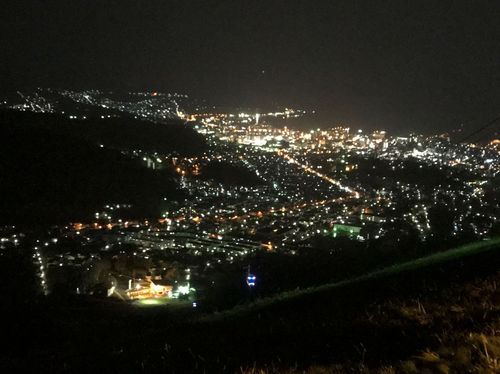 纜車在小樽絕美夜景的襯托下緩緩移動。 拷貝.jpg